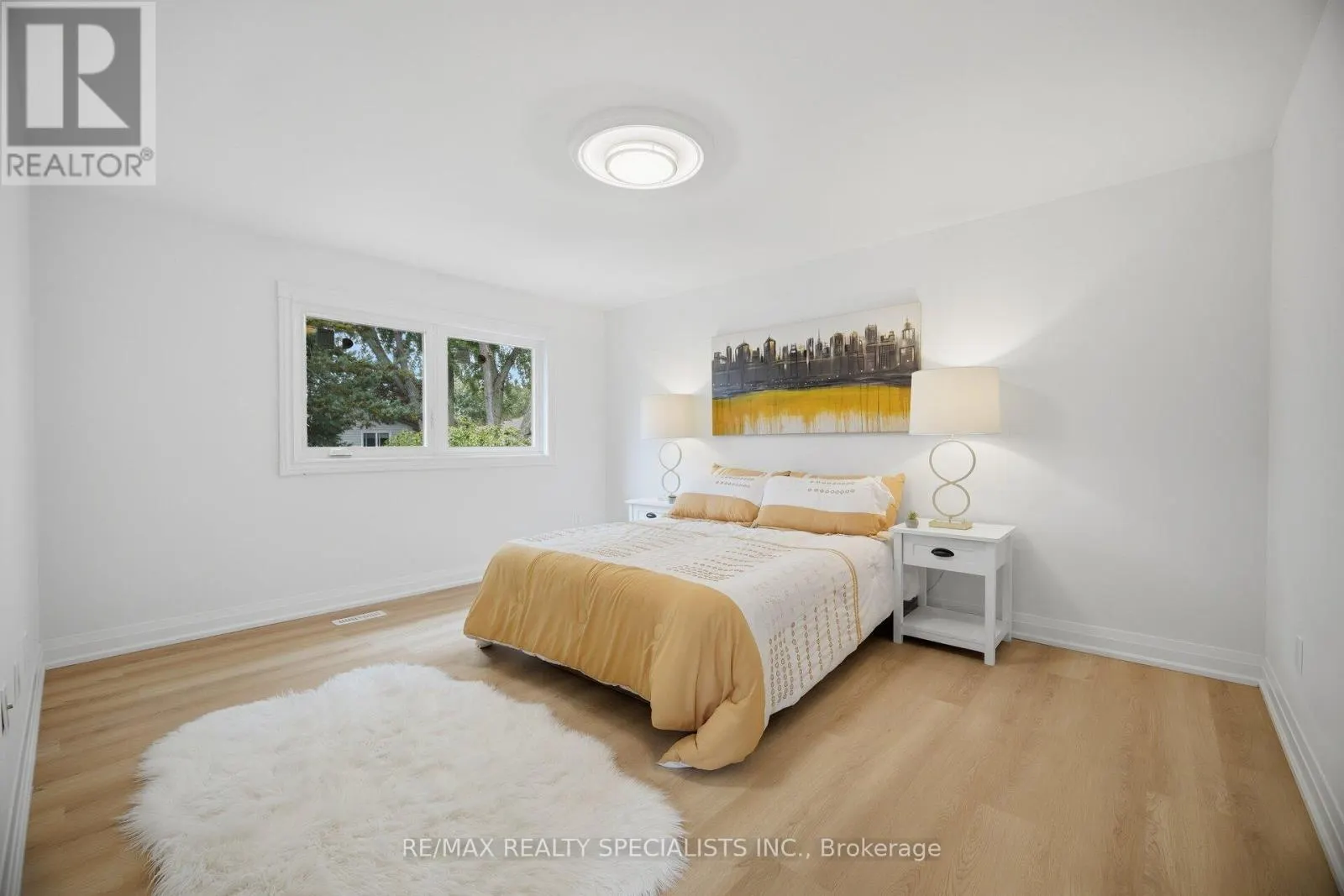565 HAYWARD CRESCENT