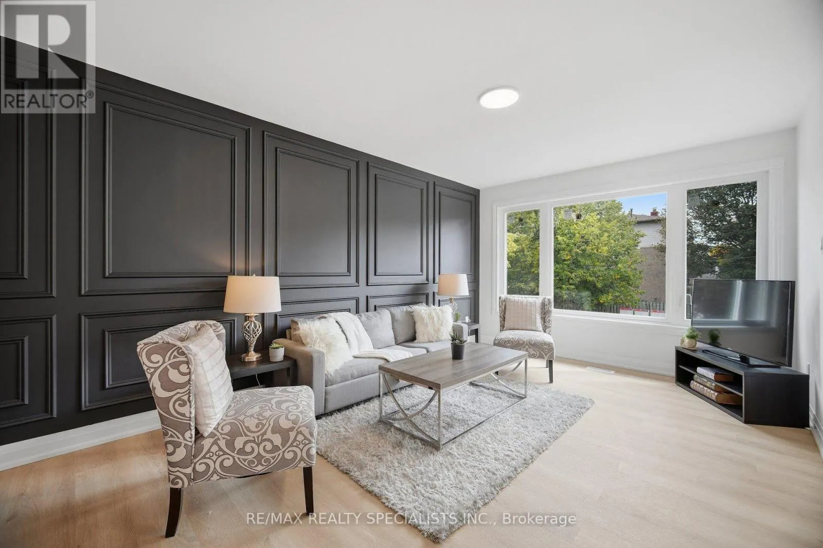 565 HAYWARD CRESCENT