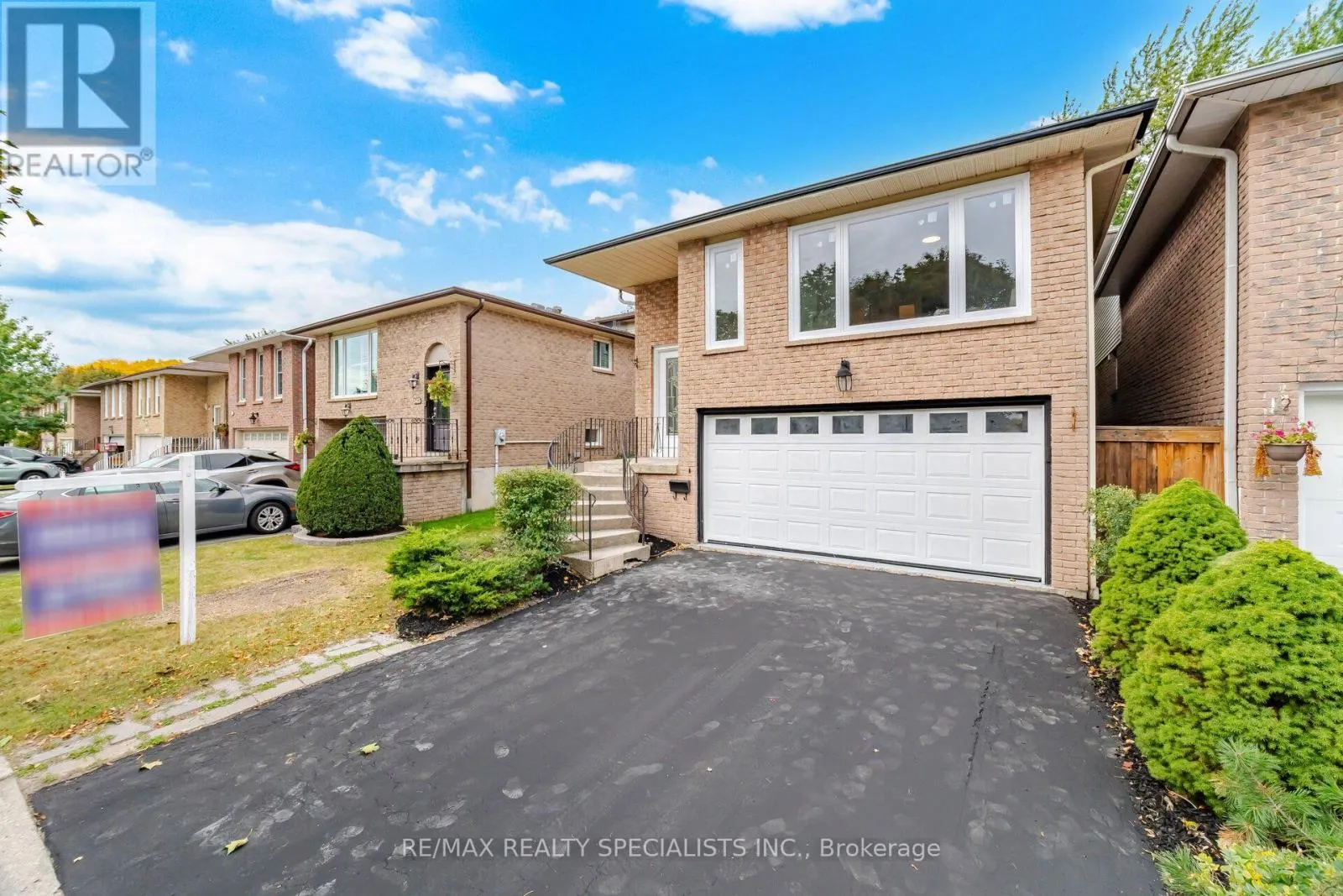 565 HAYWARD CRESCENT