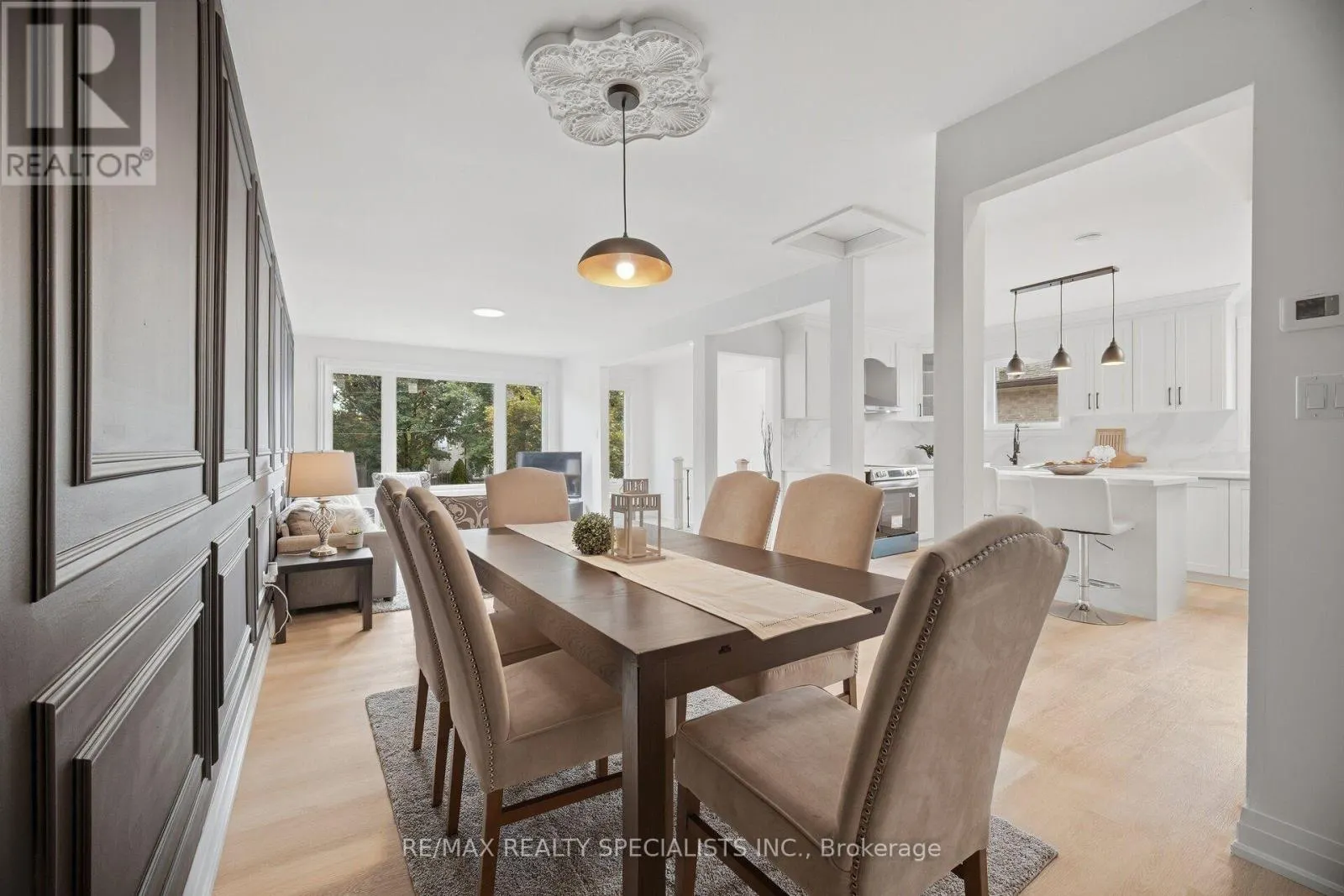 565 HAYWARD CRESCENT