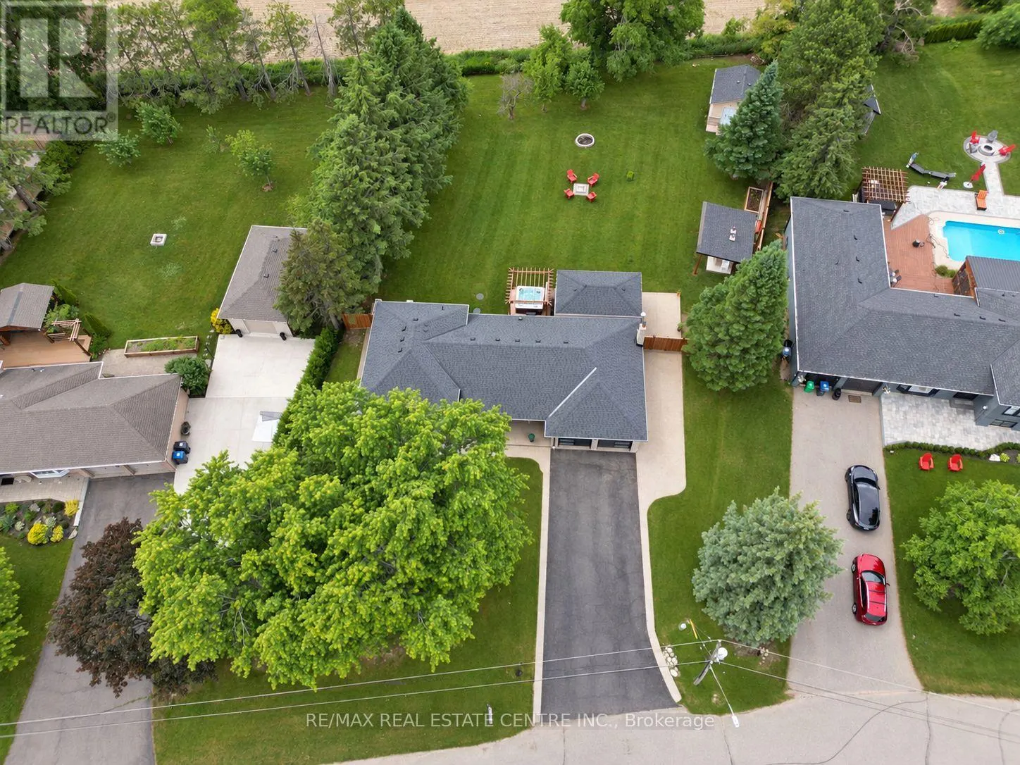 8 KEVINWOOD DRIVE