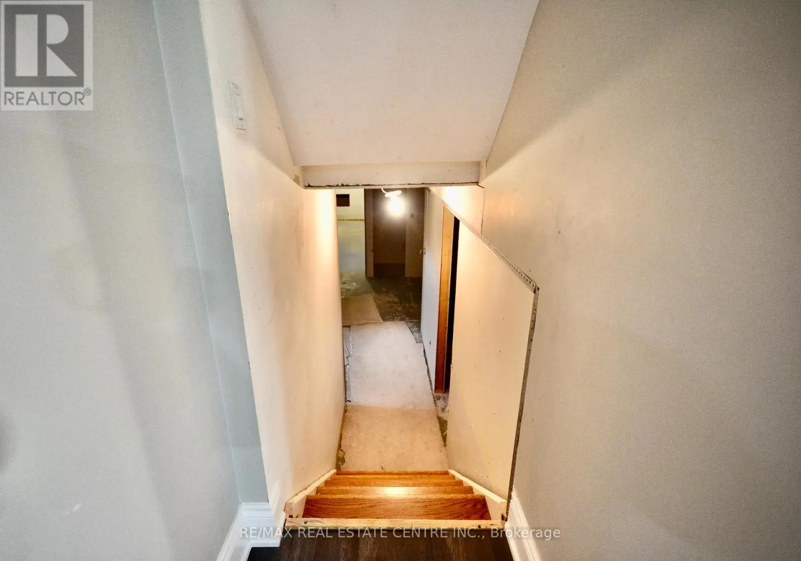 8 KEVINWOOD DRIVE