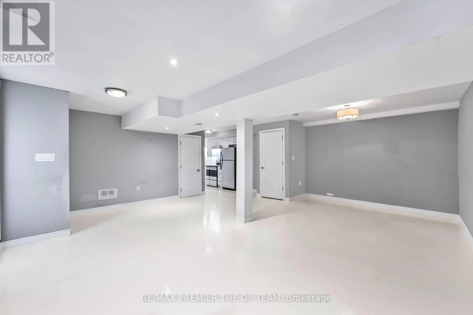 LOWER - 223 LANDSBRIDGE STREET
