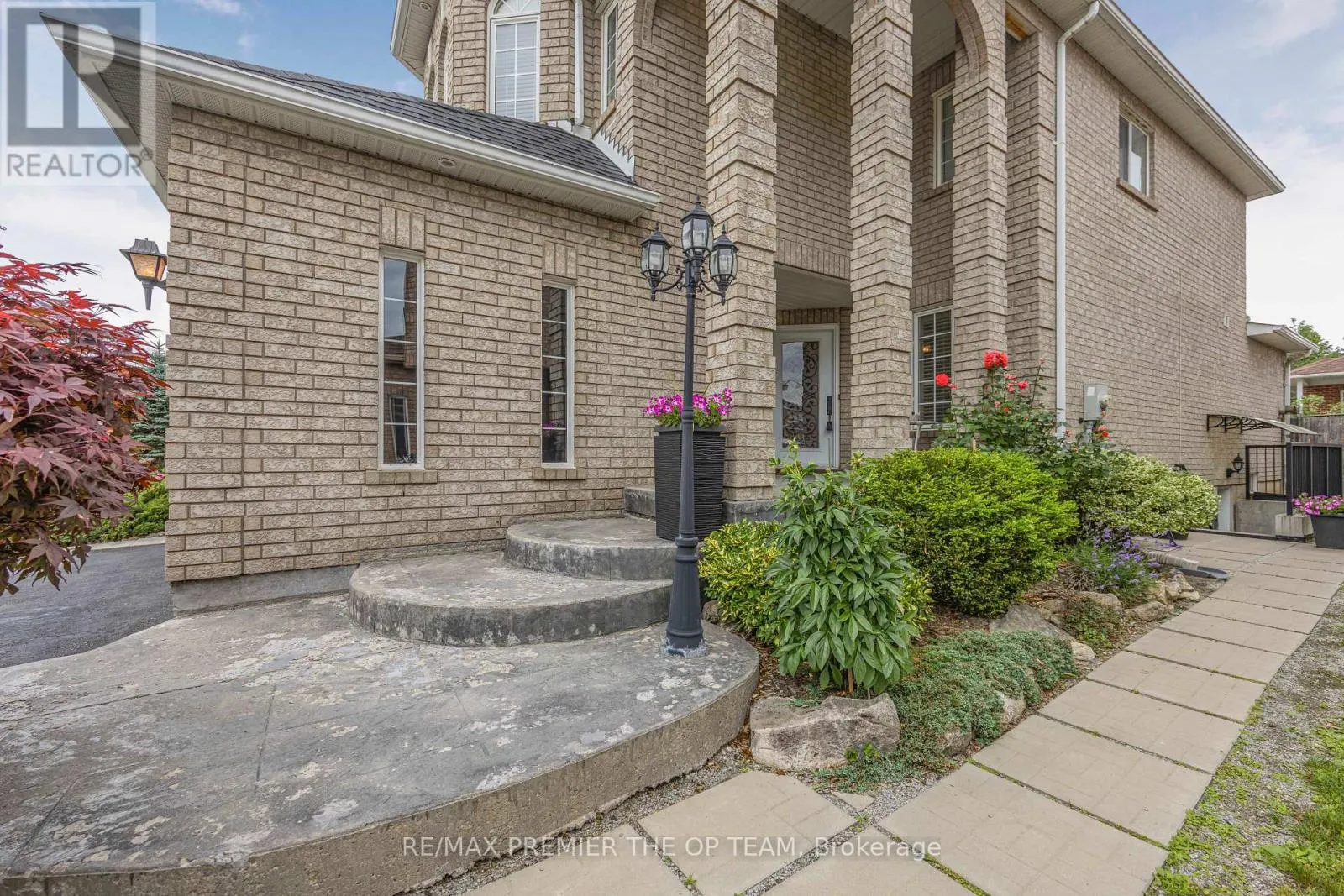 LOWER - 223 LANDSBRIDGE STREET