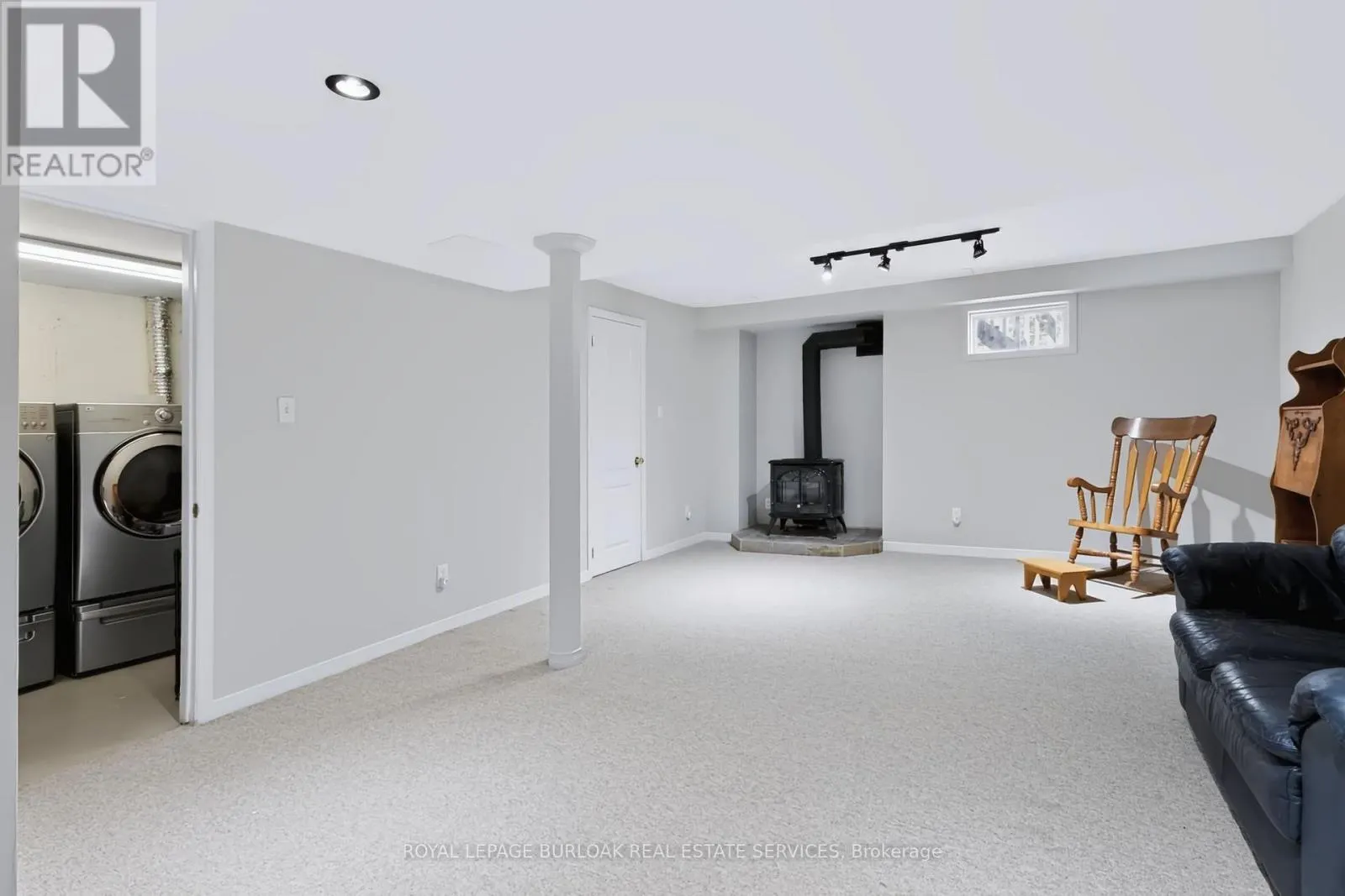 11 - 5151 UPPER MIDDLE ROAD