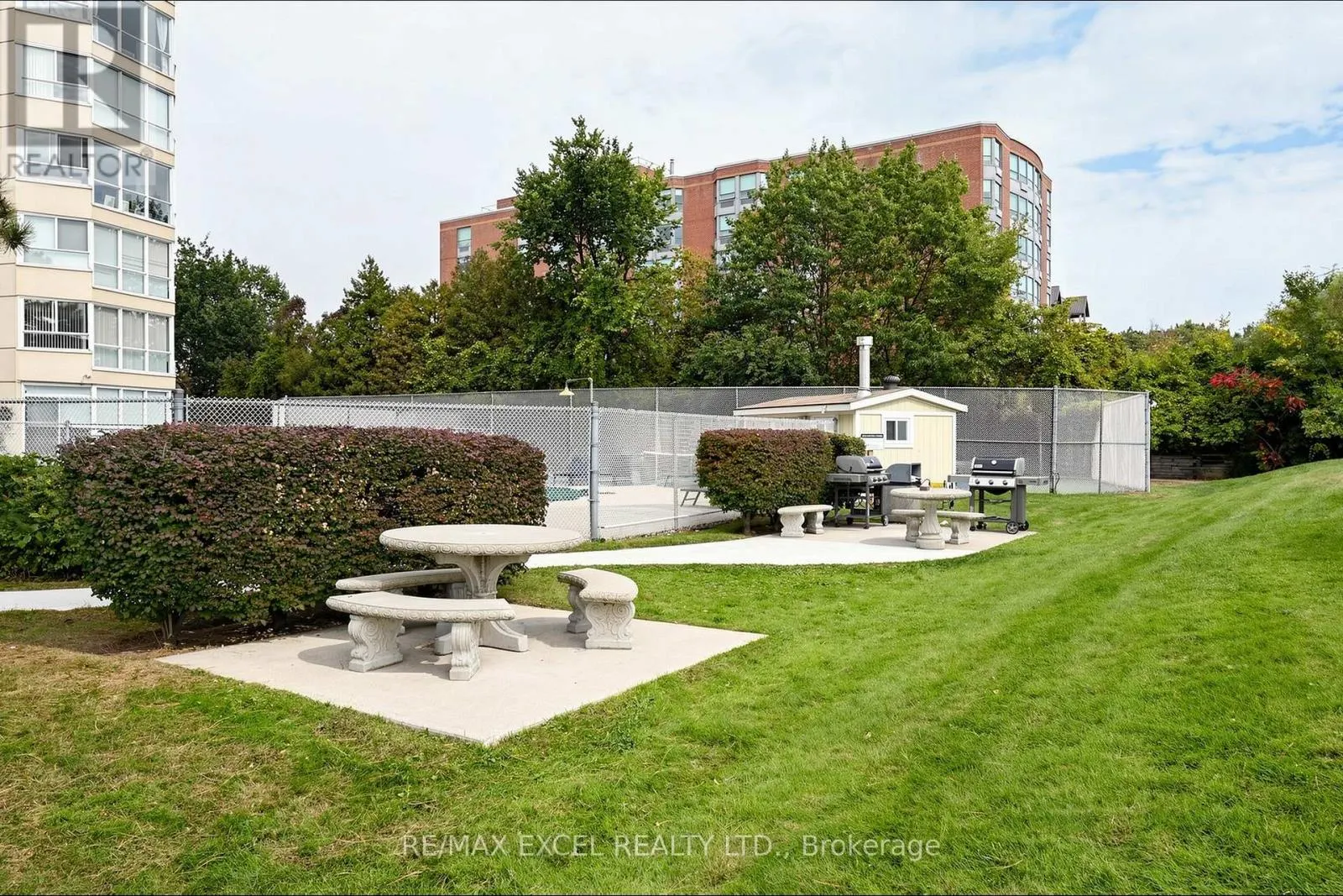 607 - 5280 LAKESHORE ROAD