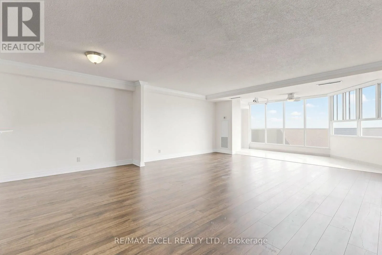 607 - 5280 LAKESHORE ROAD