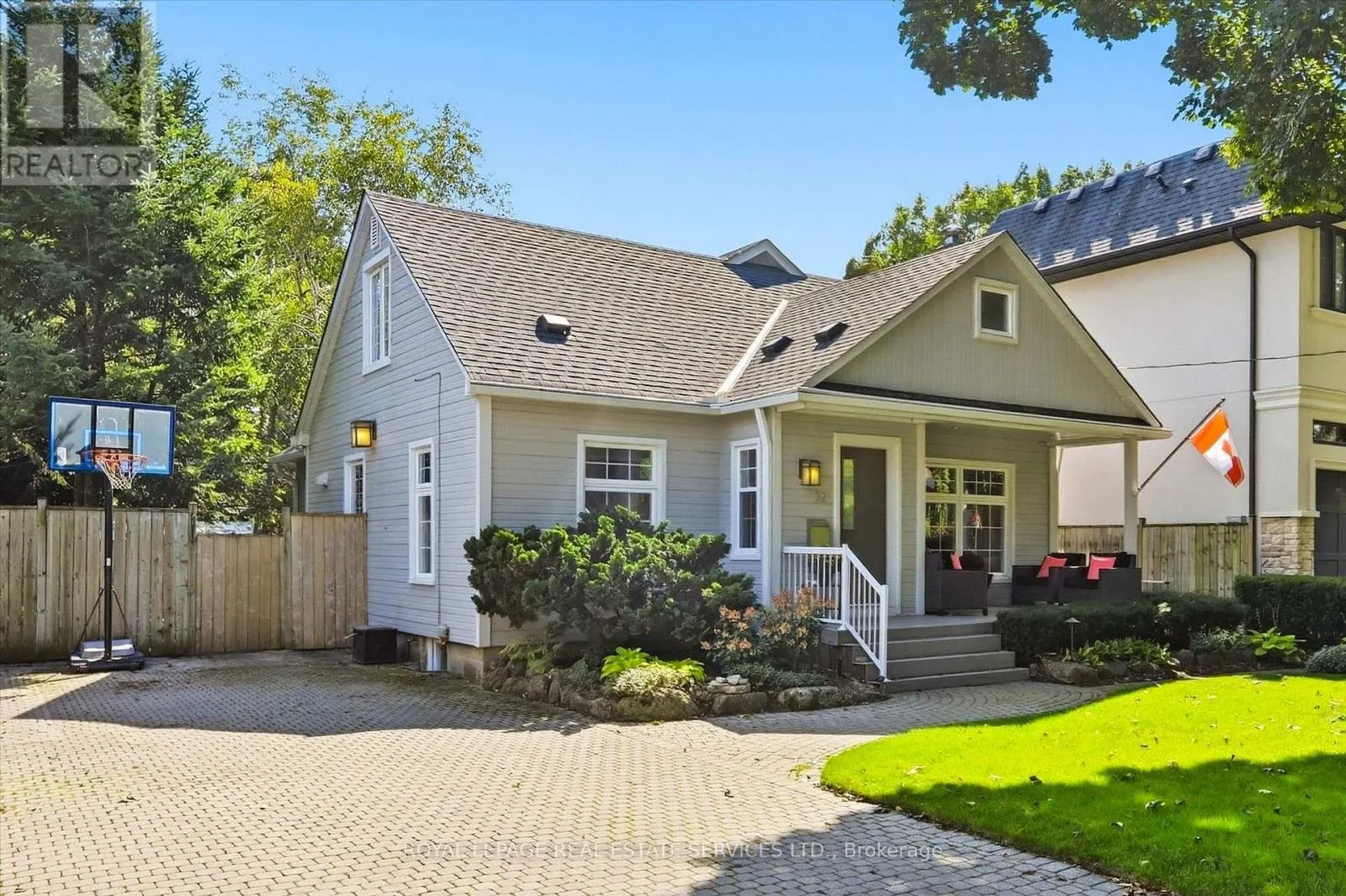 32 ANDERSON STREET