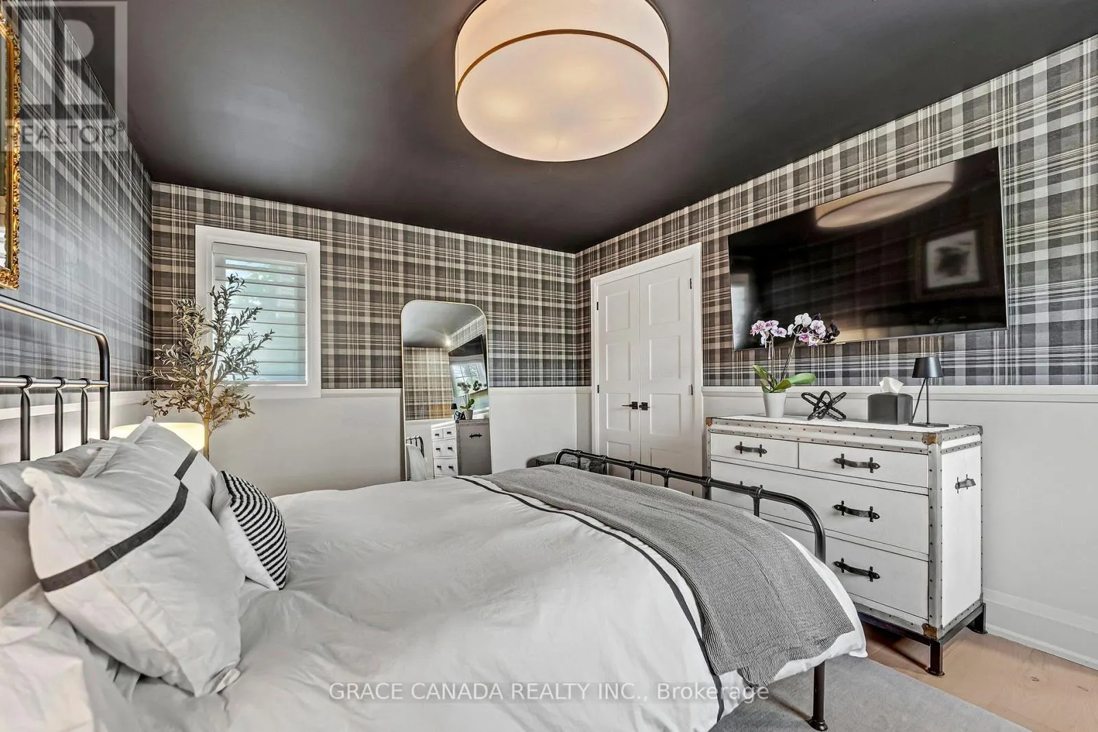 527 ONEIDA DRIVE