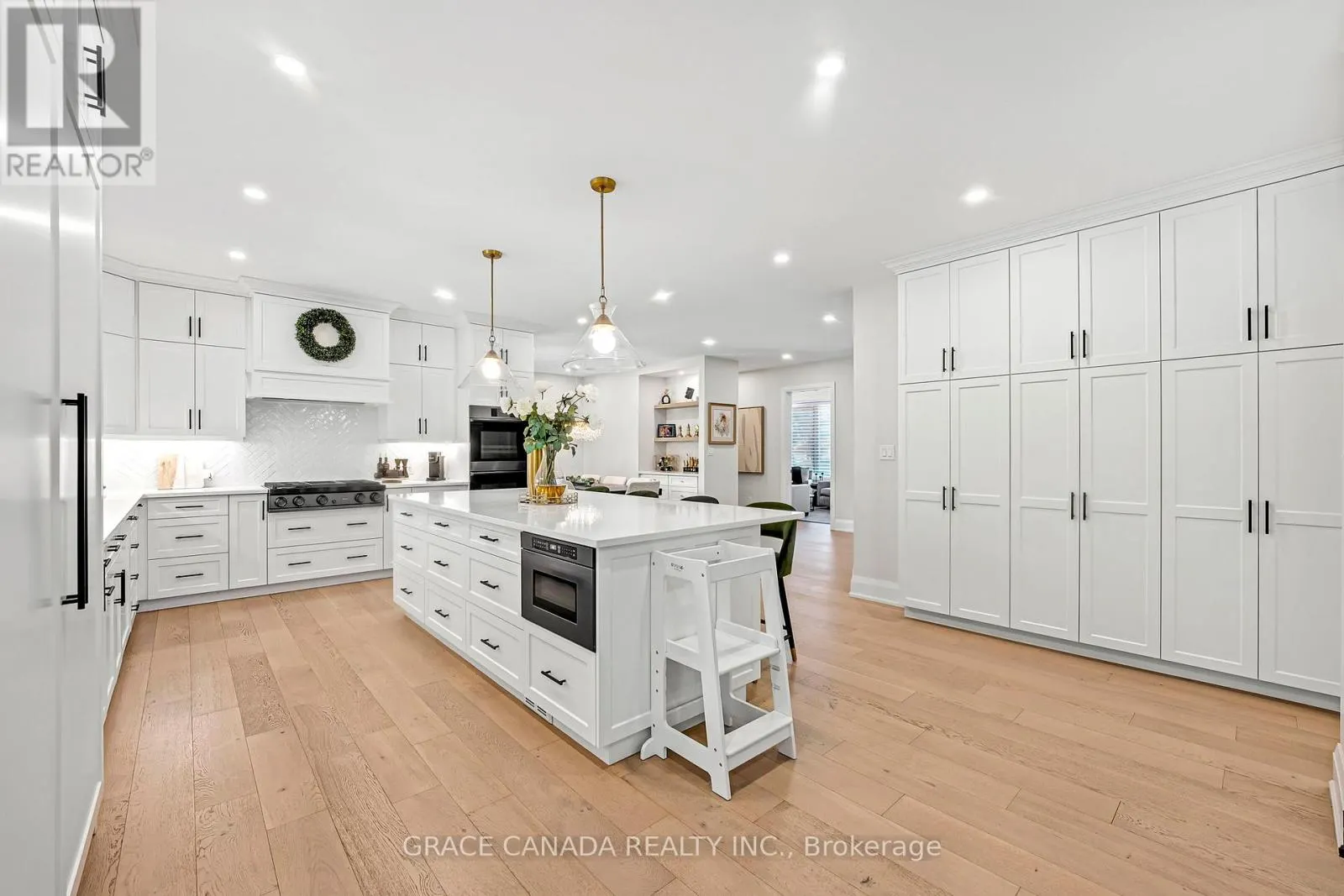 527 ONEIDA DRIVE