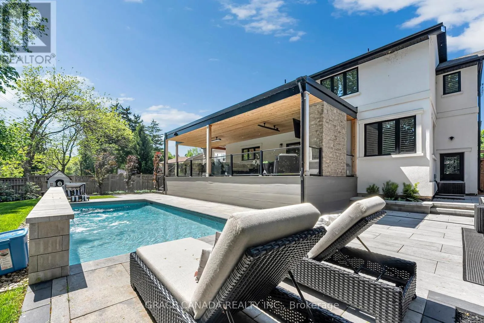 527 ONEIDA DRIVE