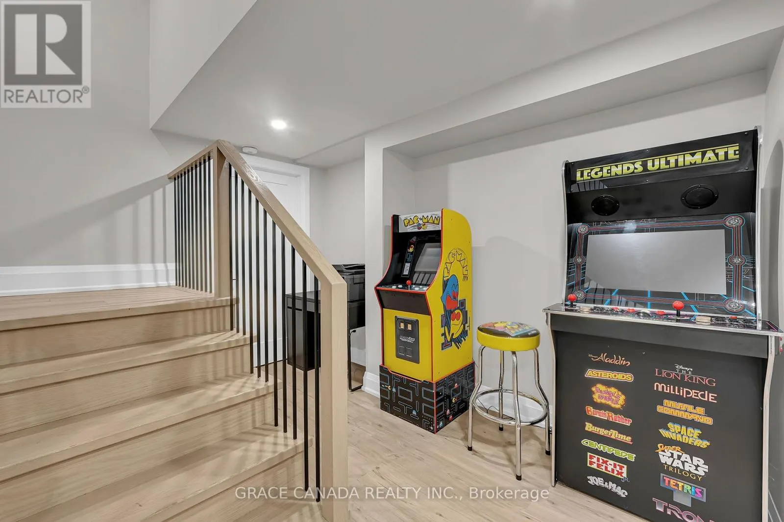 527 ONEIDA DRIVE