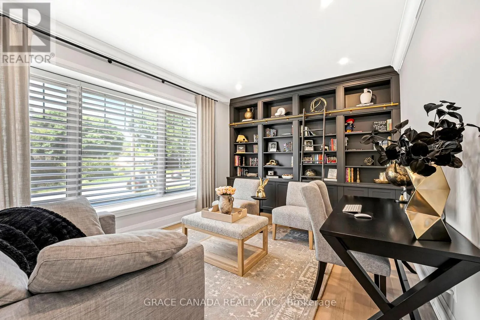 527 ONEIDA DRIVE