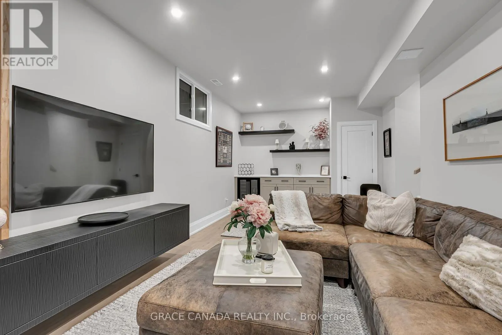 527 ONEIDA DRIVE