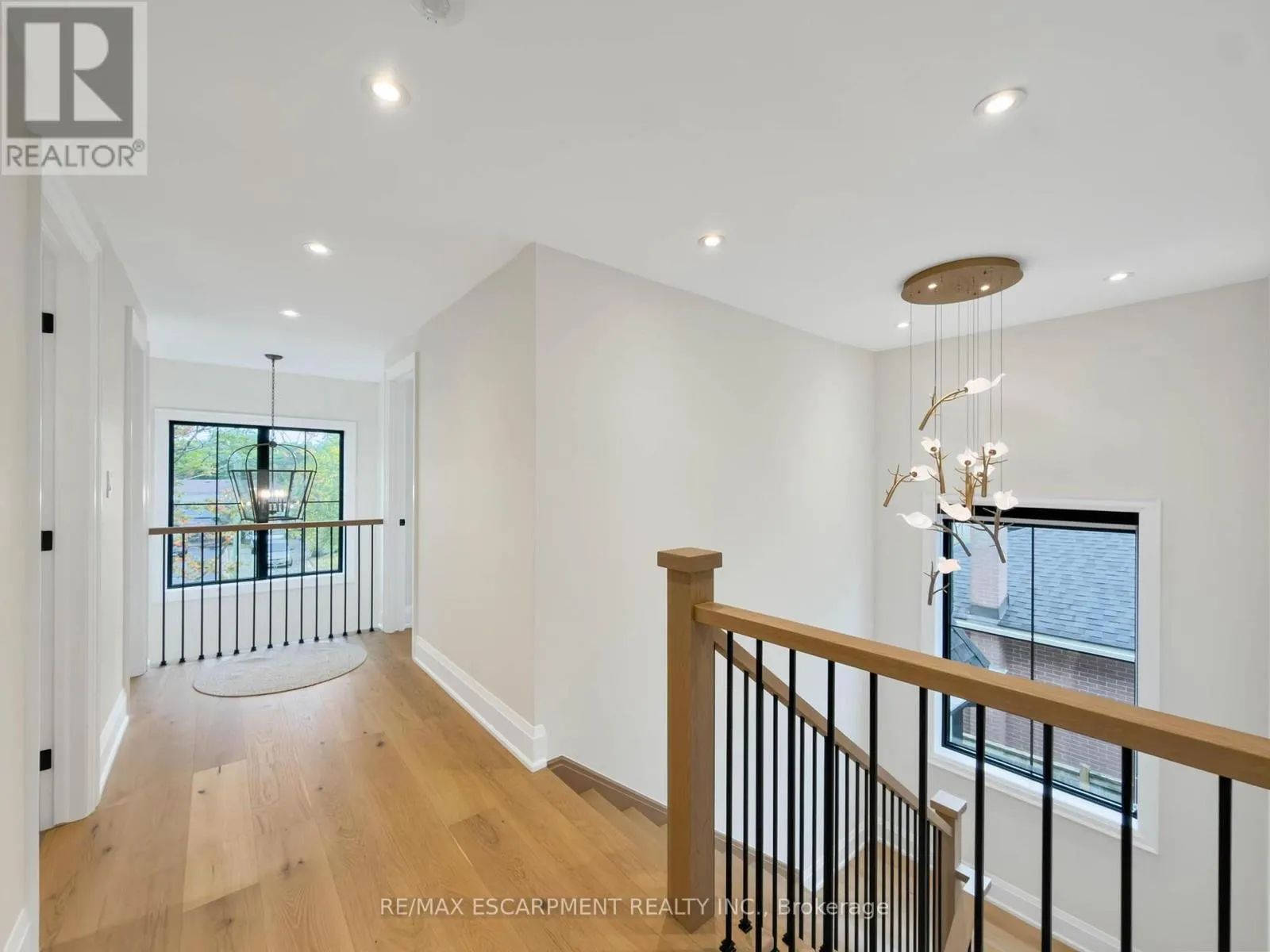 260 KENT CRESCENT
