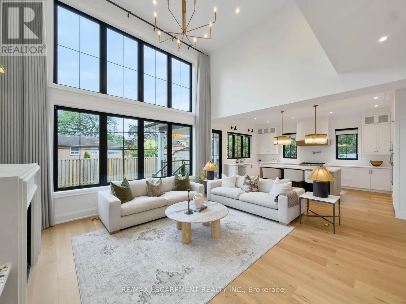 260 KENT CRESCENT