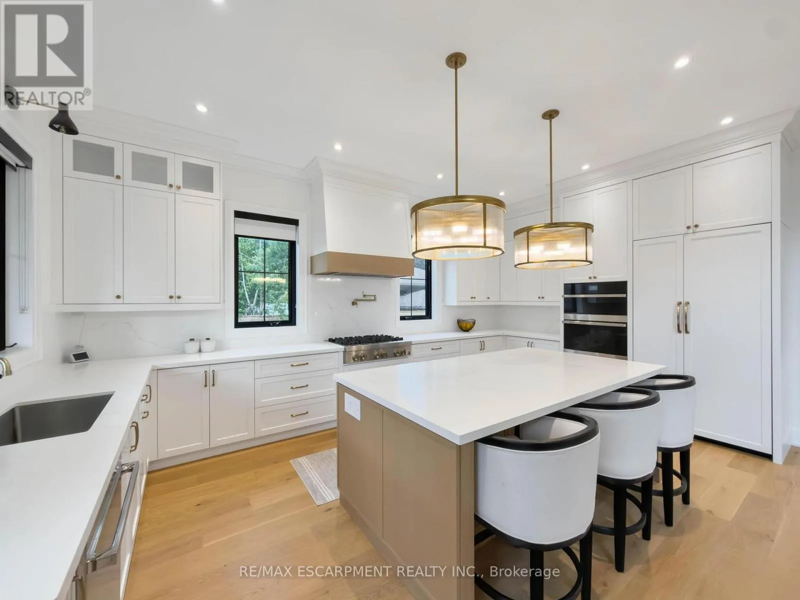 260 KENT CRESCENT