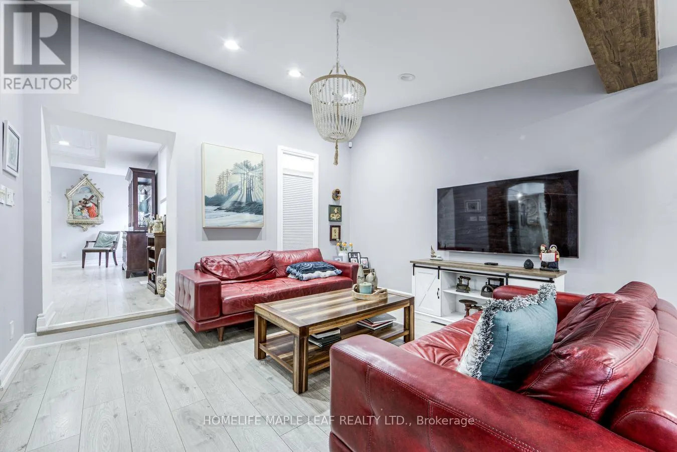 12 ADAMSON STREET N