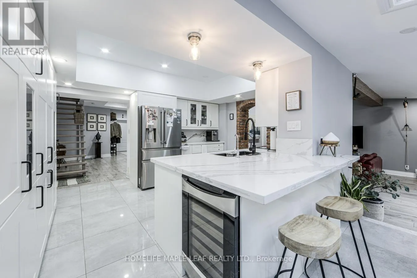 12 ADAMSON STREET N