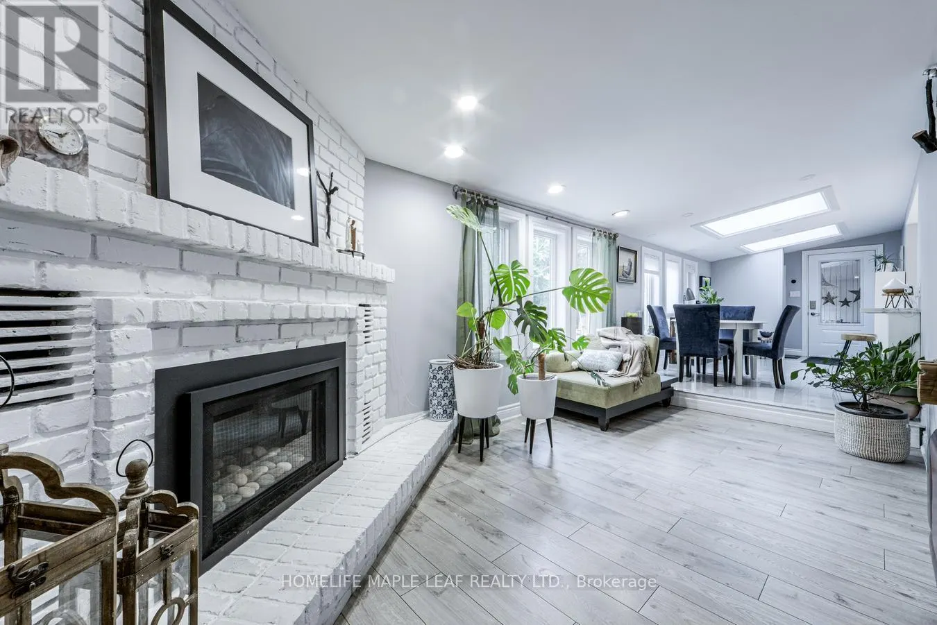 12 ADAMSON STREET N