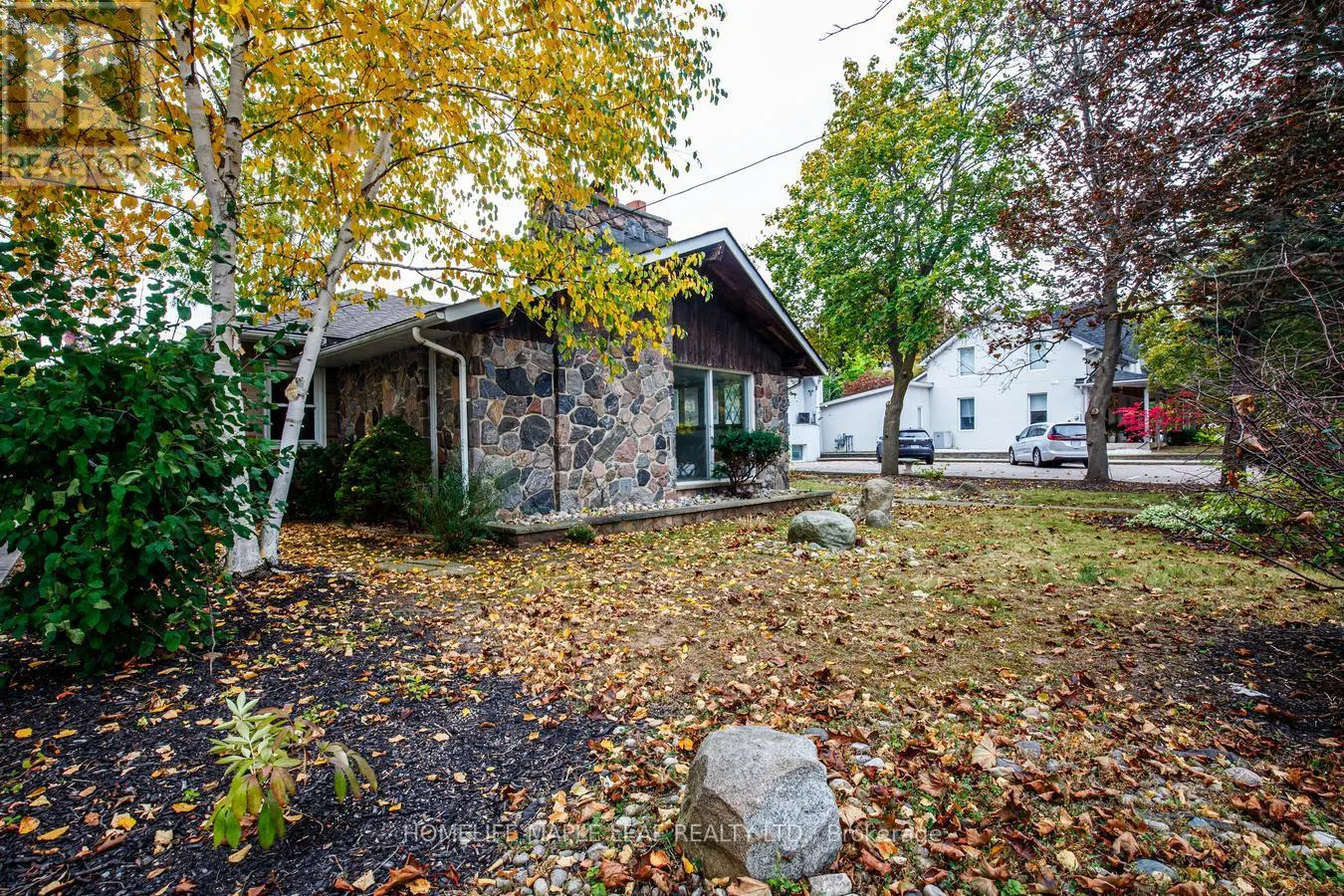 18 ADAMSON STREET S