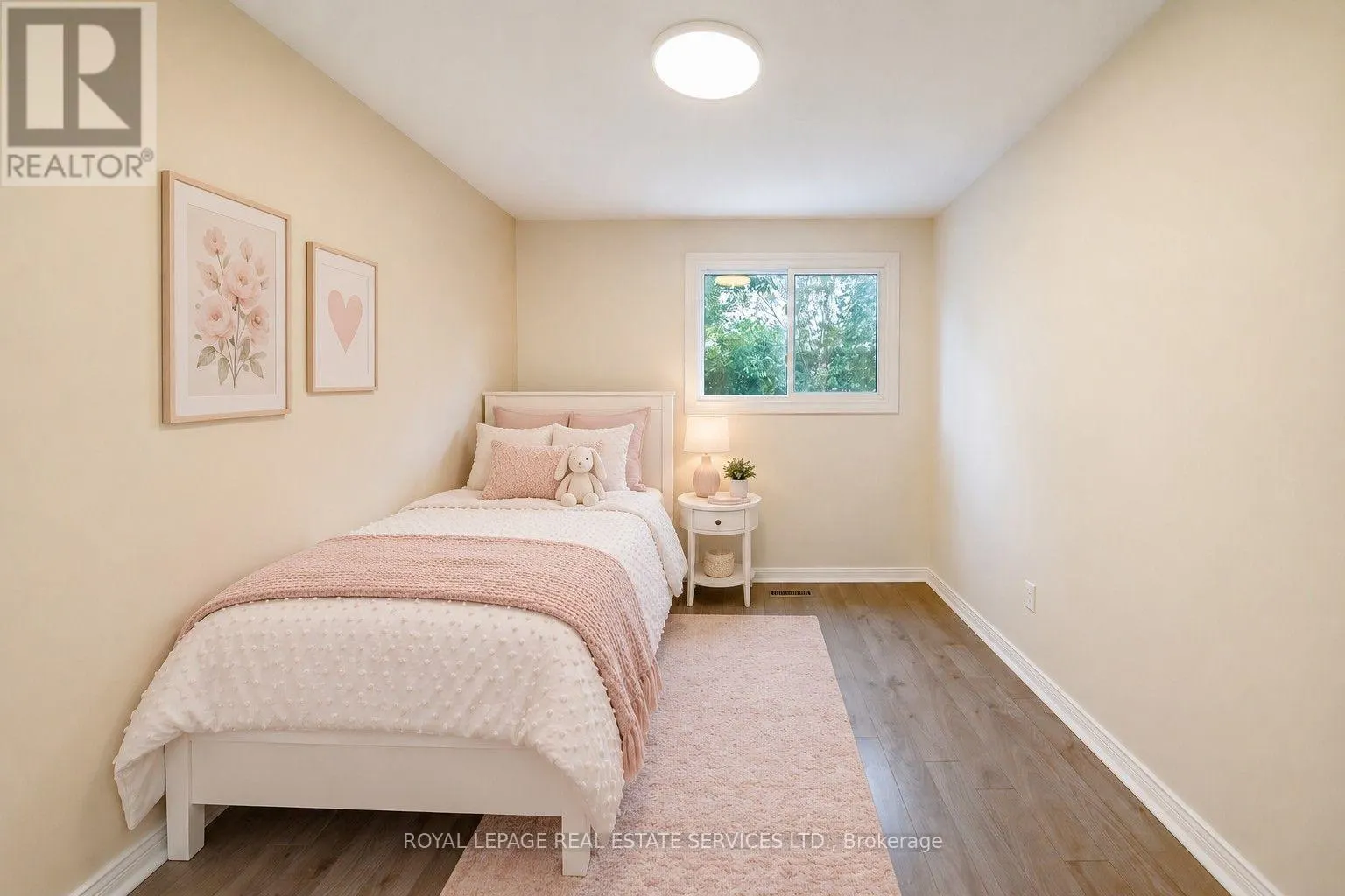 1254 NAPIER CRESCENT