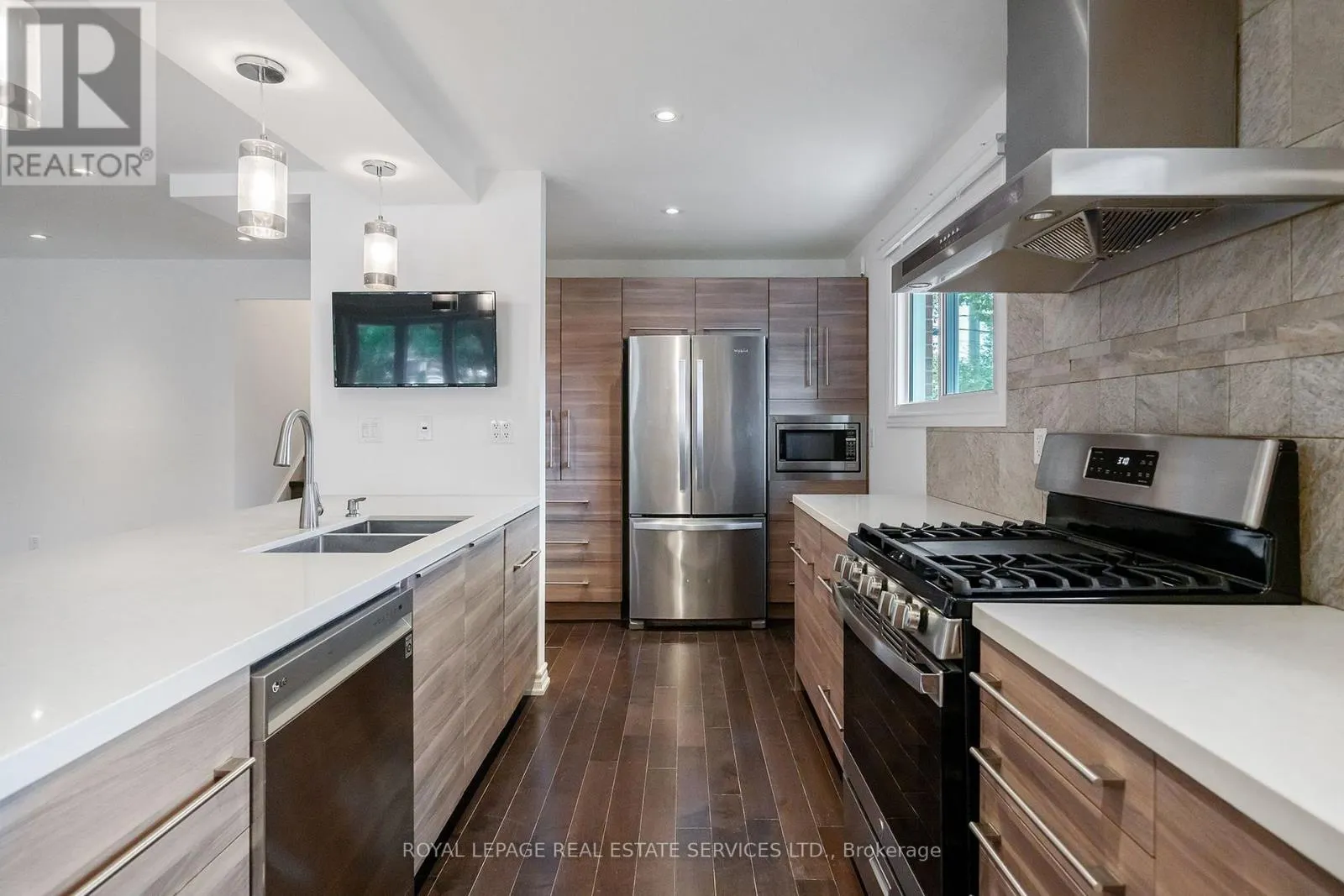 1254 NAPIER CRESCENT