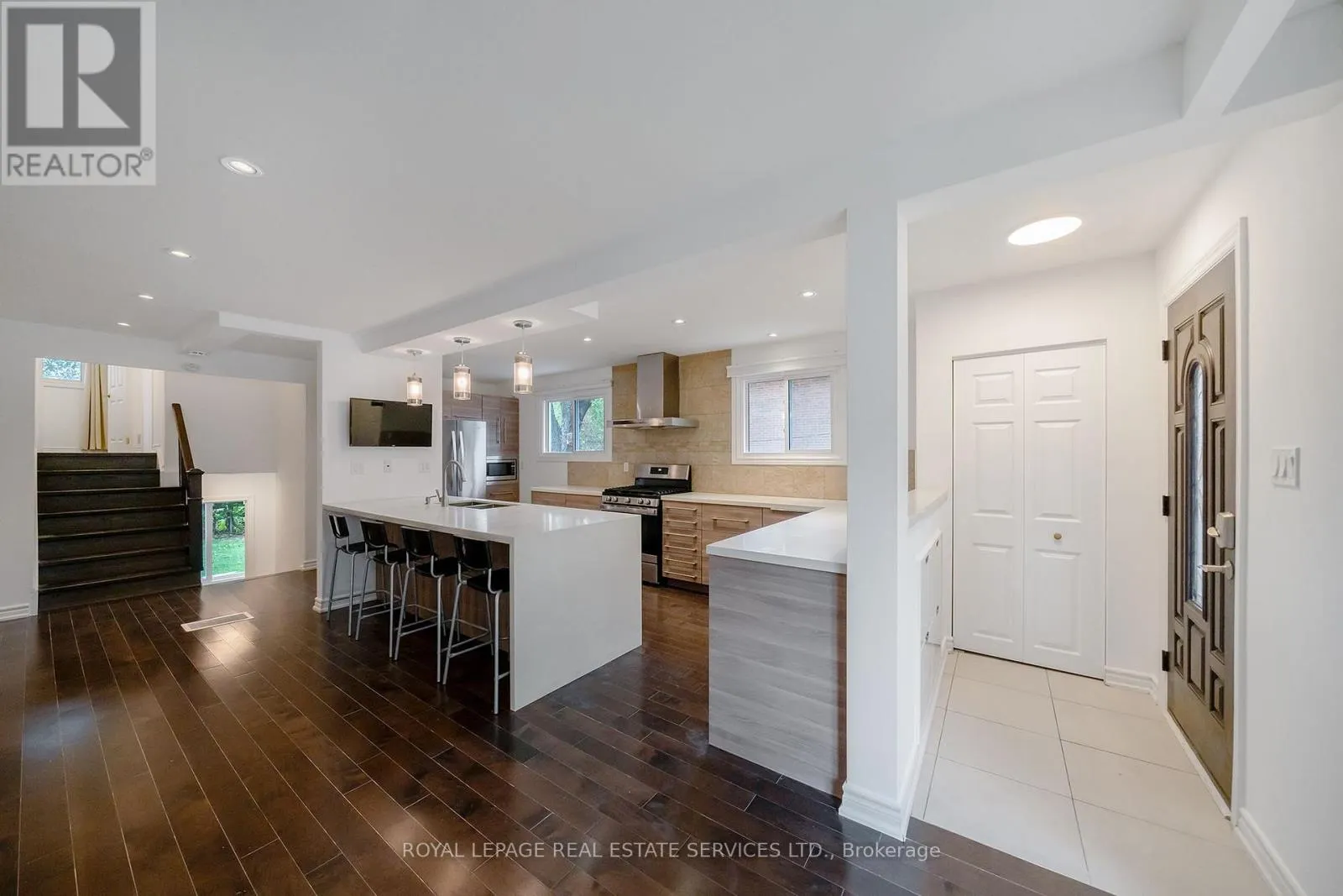 1254 NAPIER CRESCENT