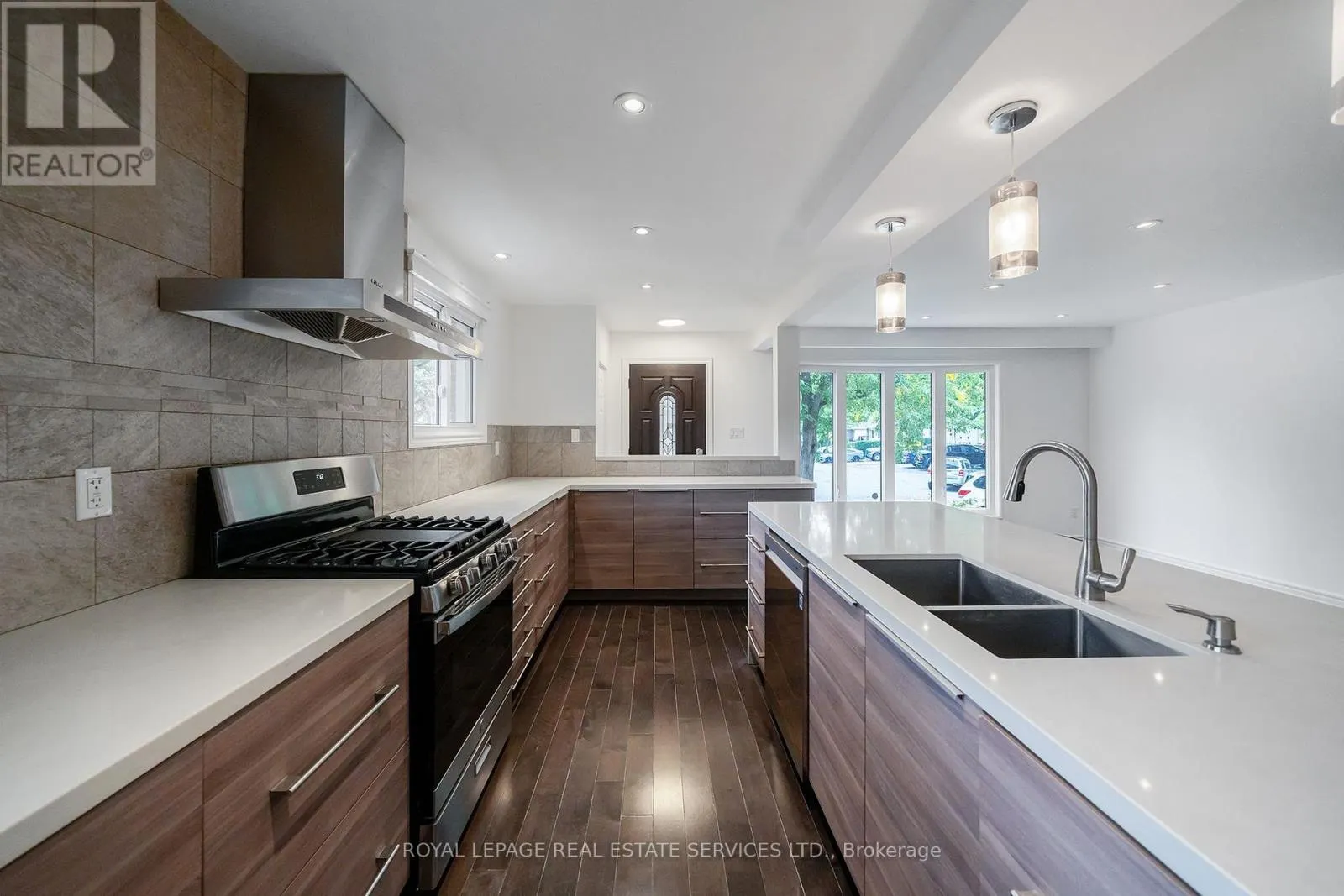 1254 NAPIER CRESCENT