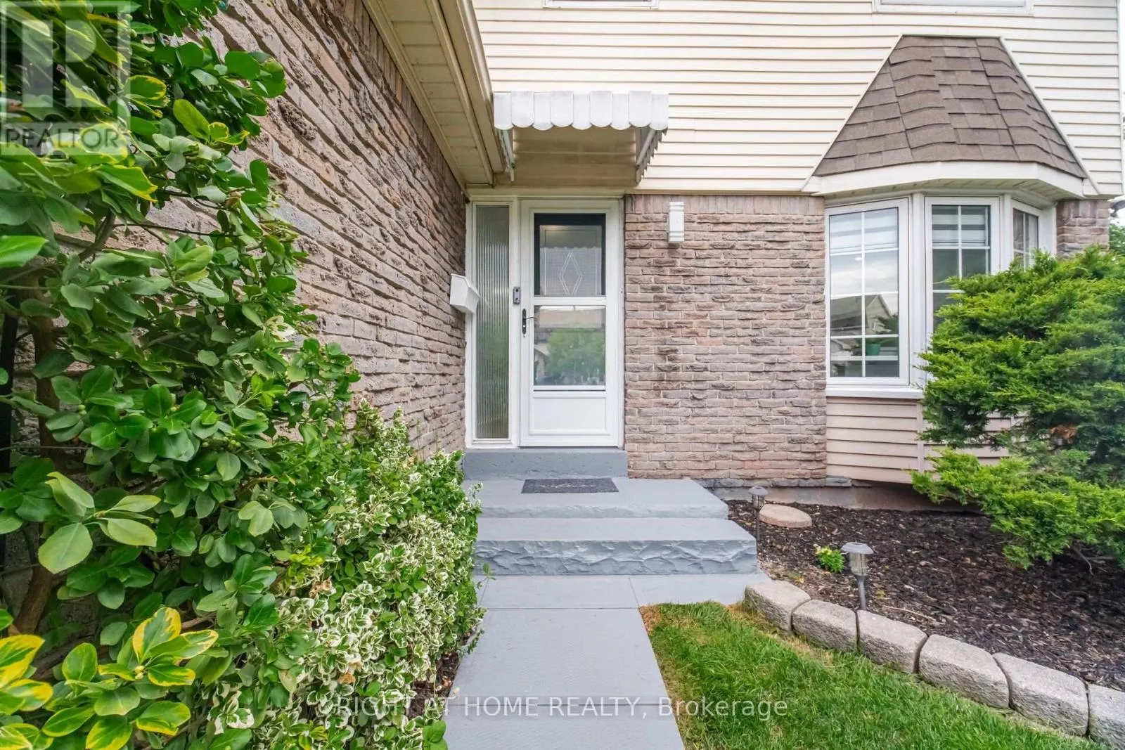 1527 FORESTDALE COURT