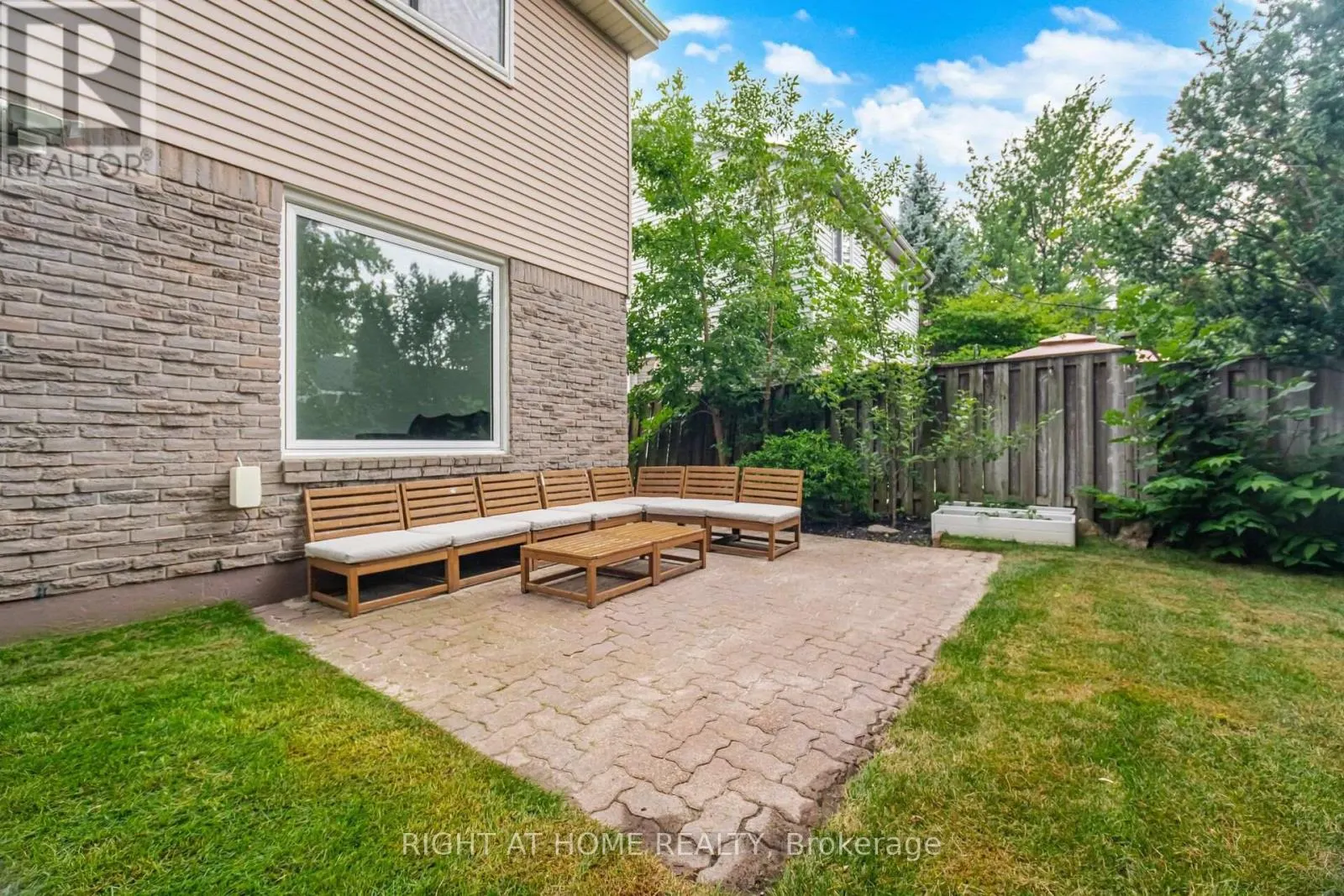1527 FORESTDALE COURT