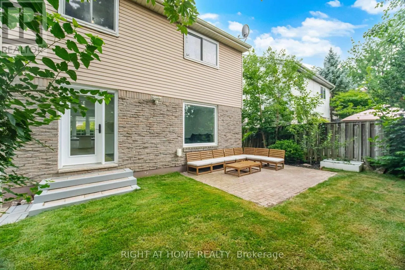 1527 FORESTDALE COURT
