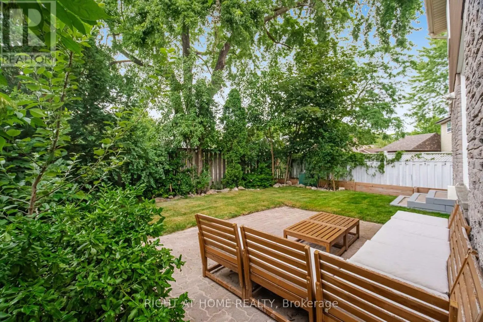 1527 FORESTDALE COURT