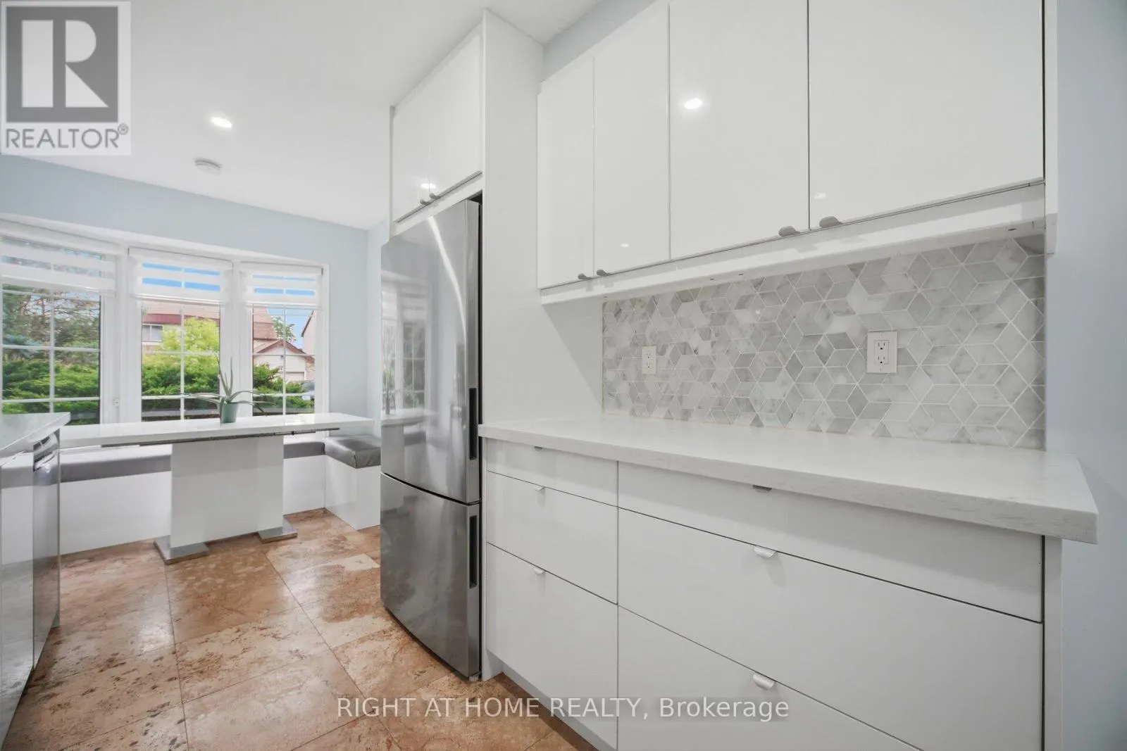 1527 FORESTDALE COURT
