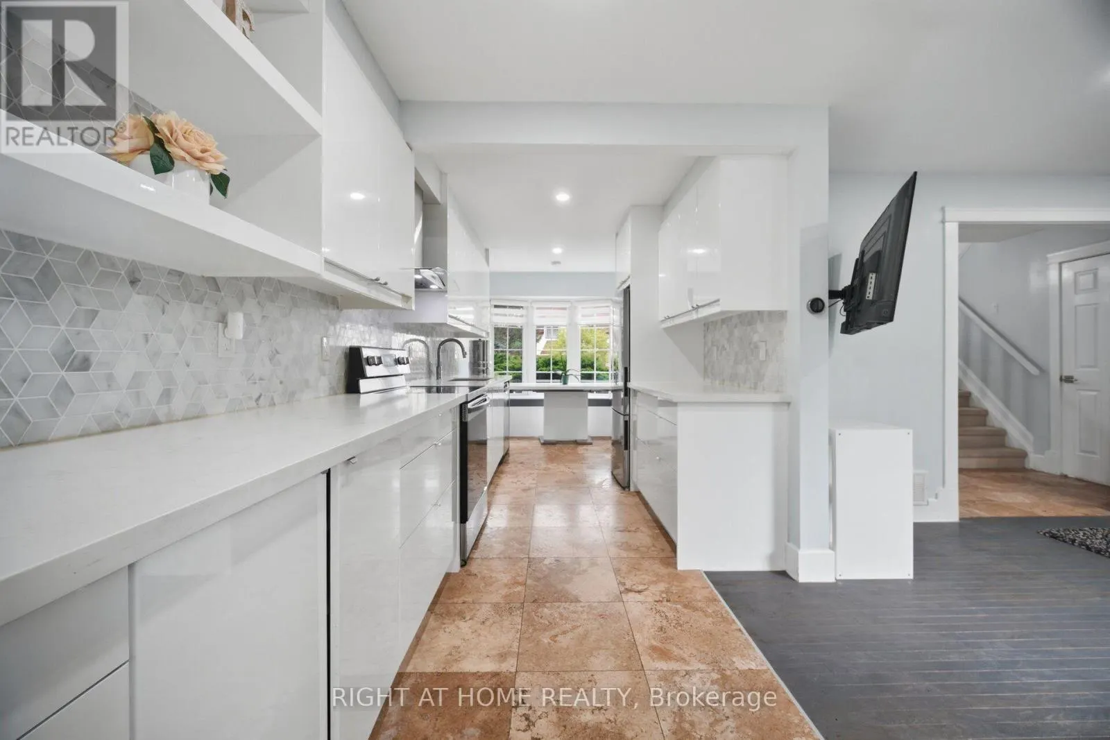 1527 FORESTDALE COURT