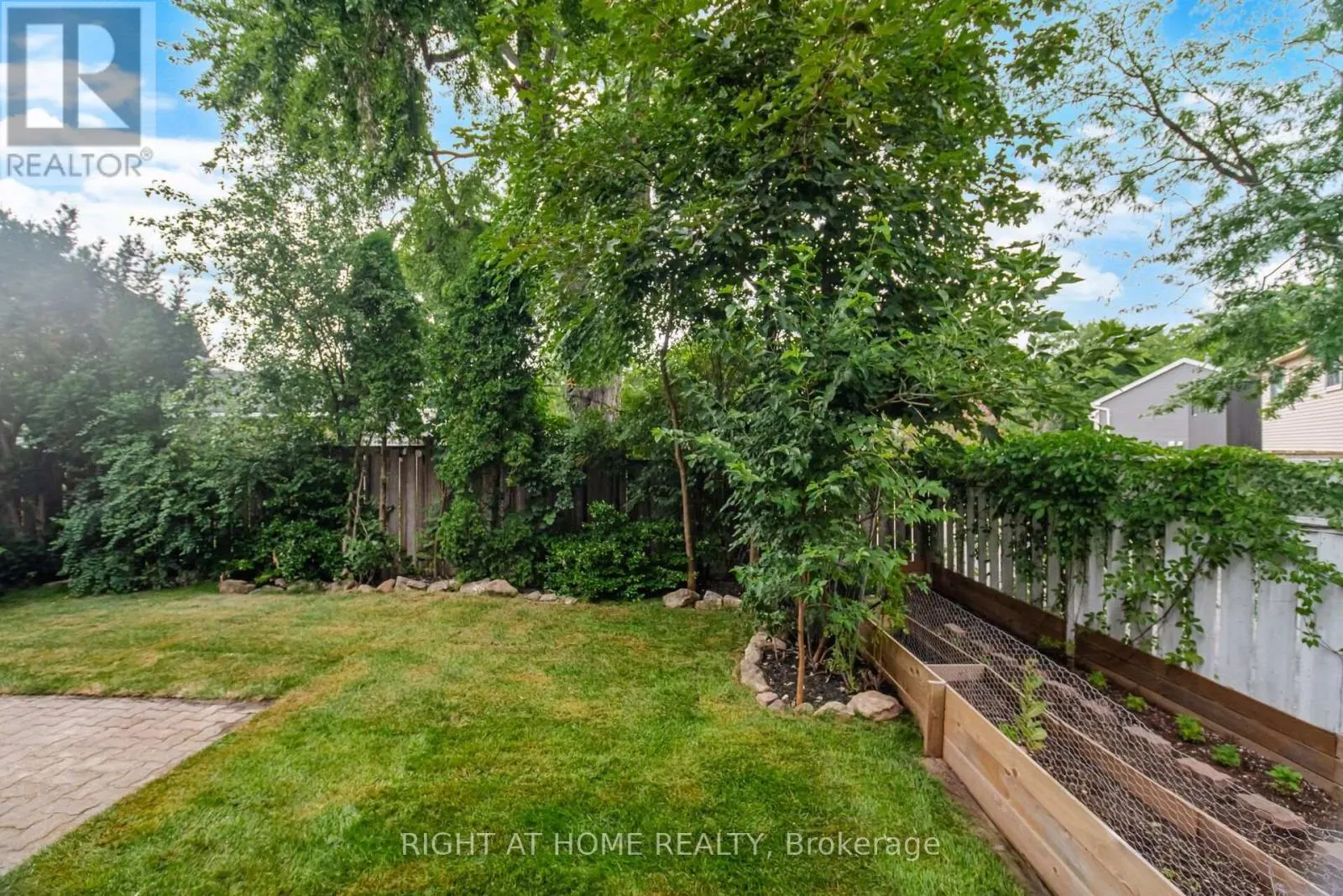 1527 FORESTDALE COURT