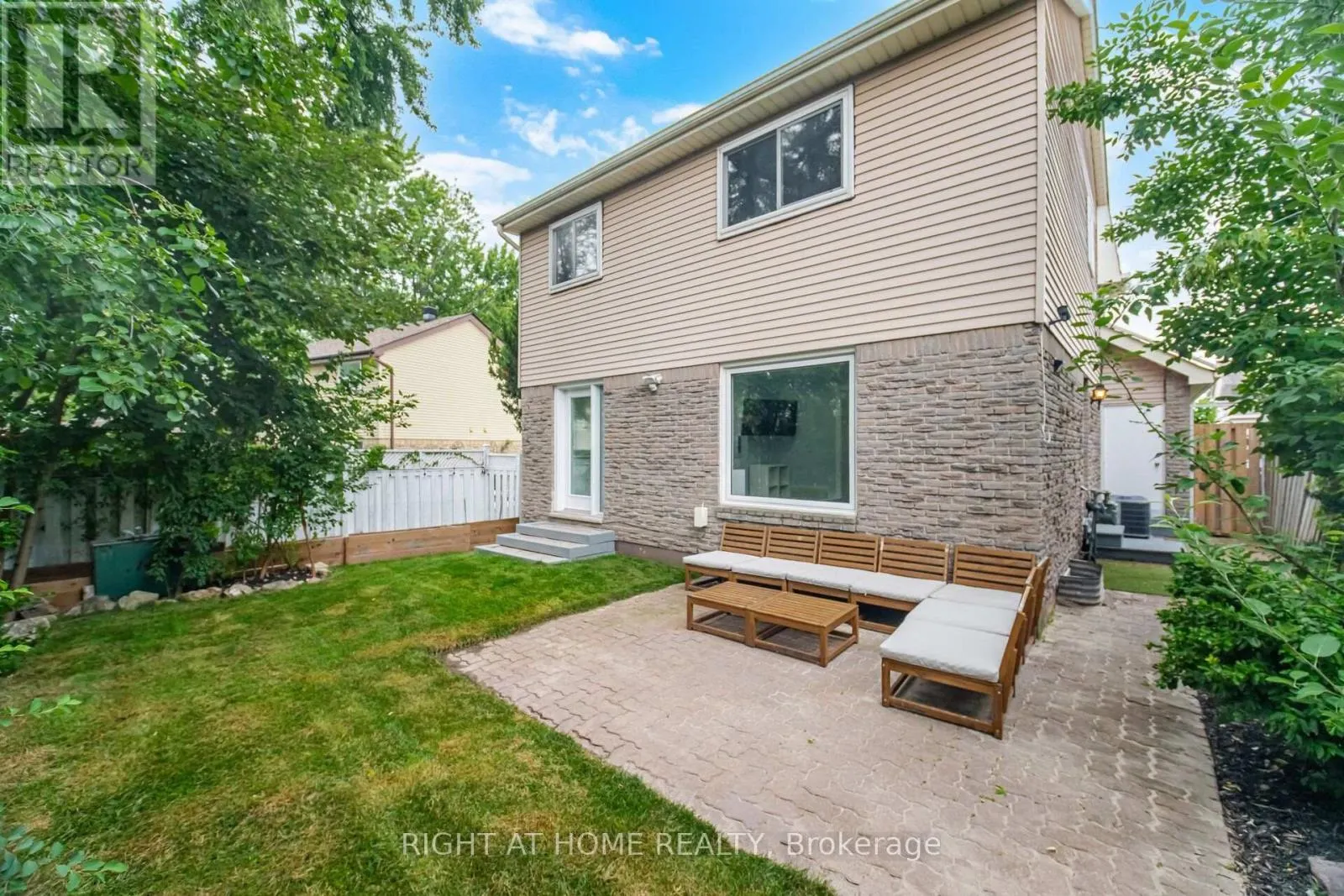 1527 FORESTDALE COURT