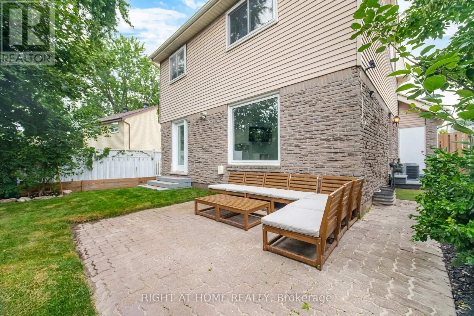 1527 FORESTDALE COURT