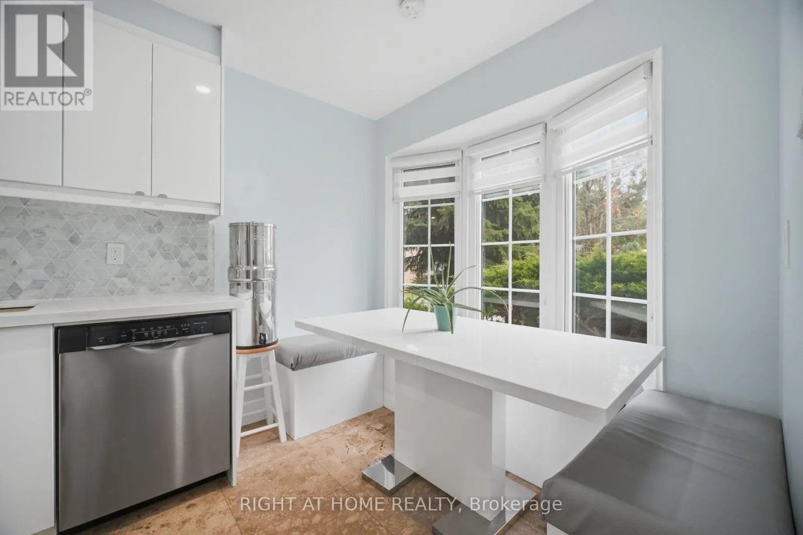 1527 FORESTDALE COURT
