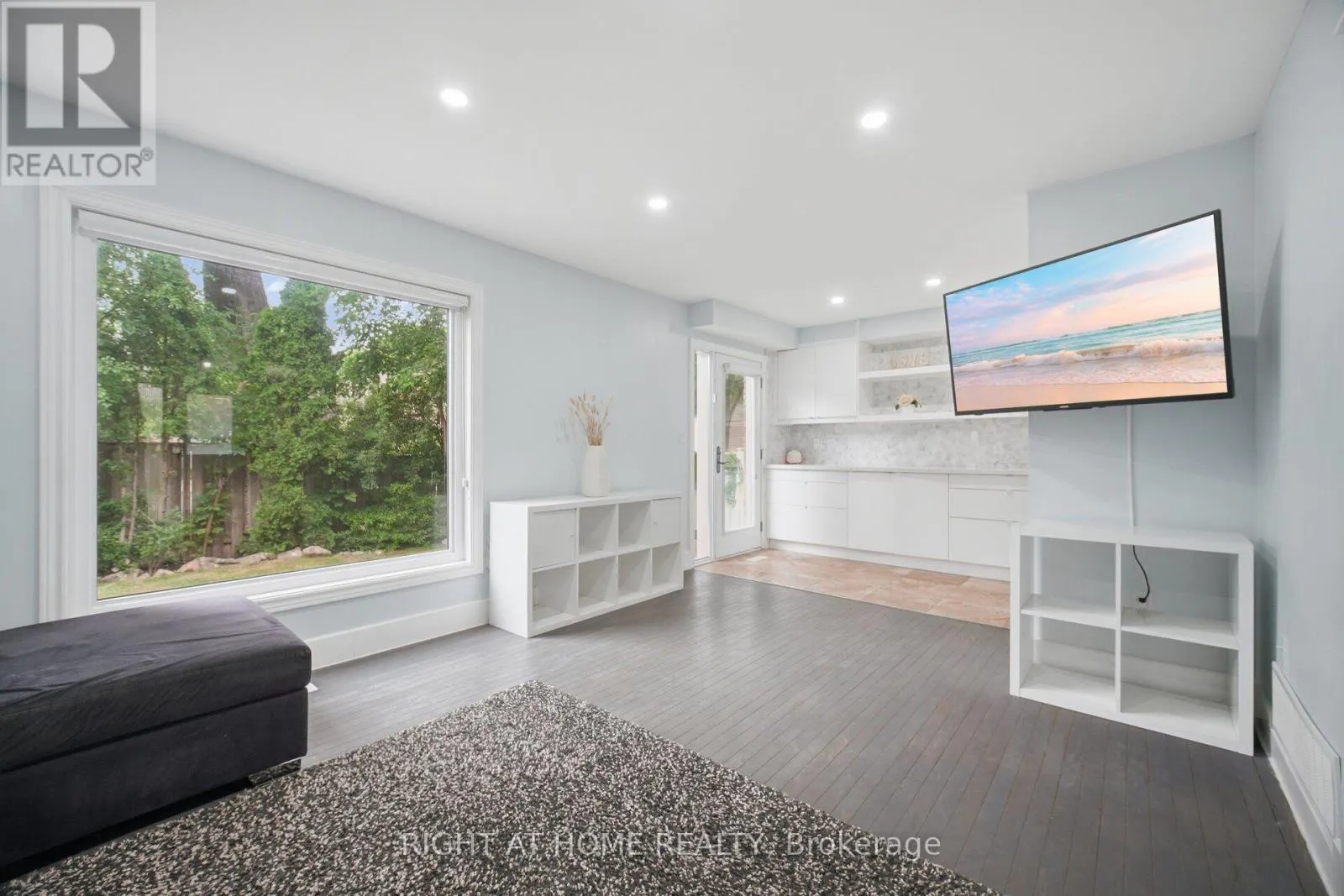 1527 FORESTDALE COURT