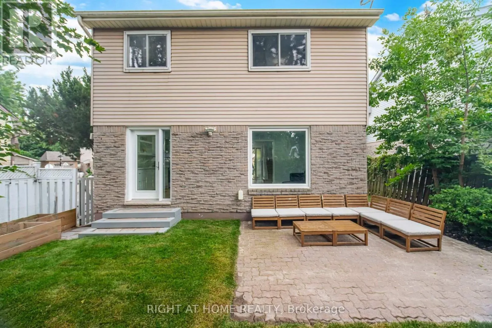 1527 FORESTDALE COURT