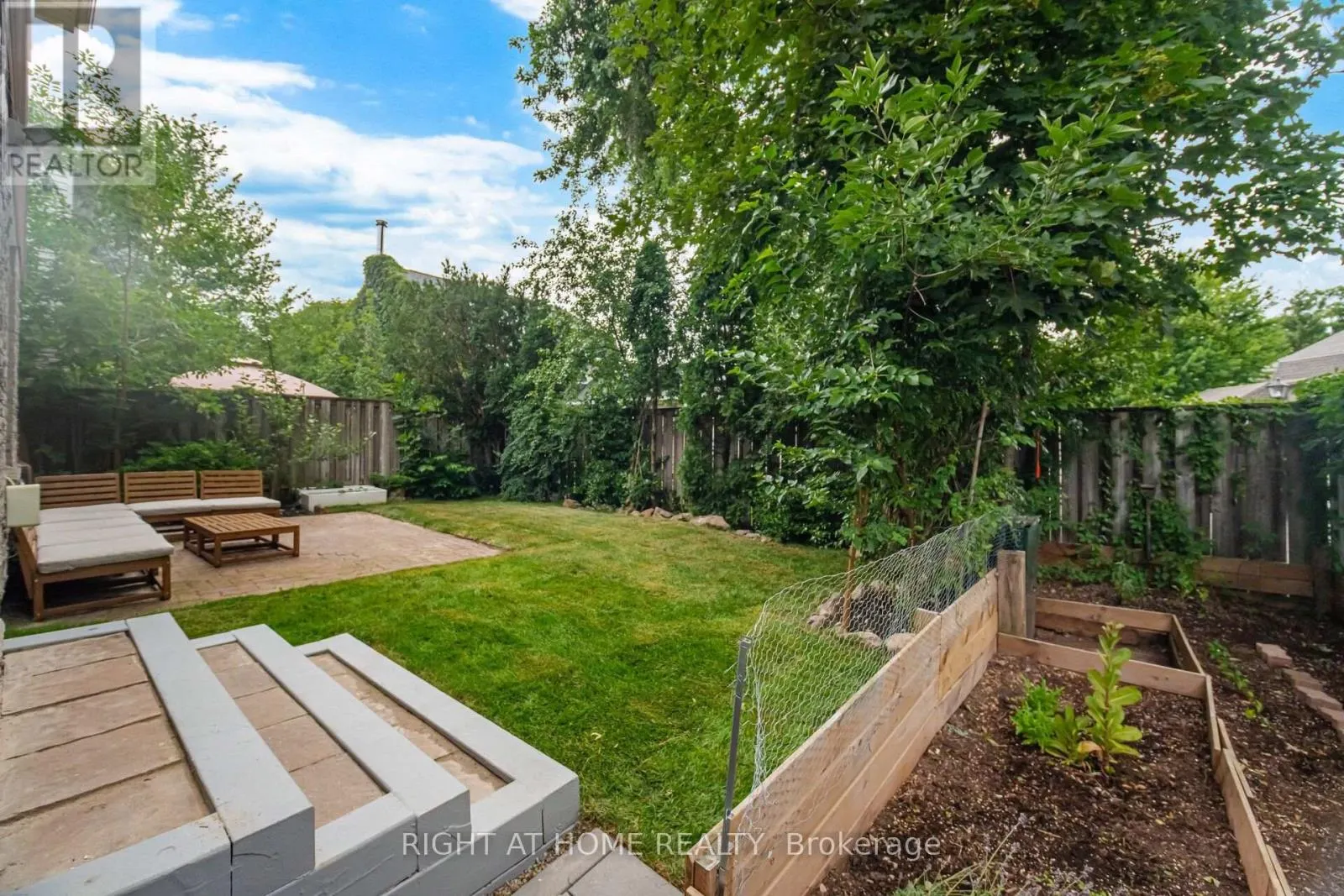 1527 FORESTDALE COURT