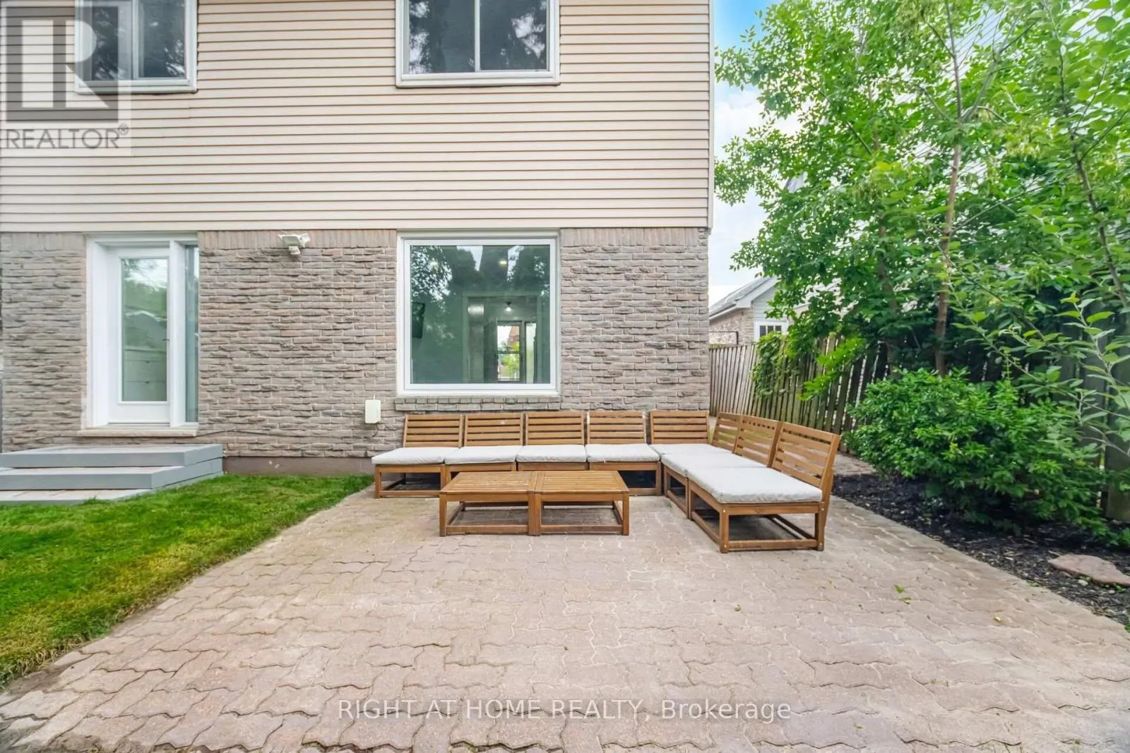 1527 FORESTDALE COURT