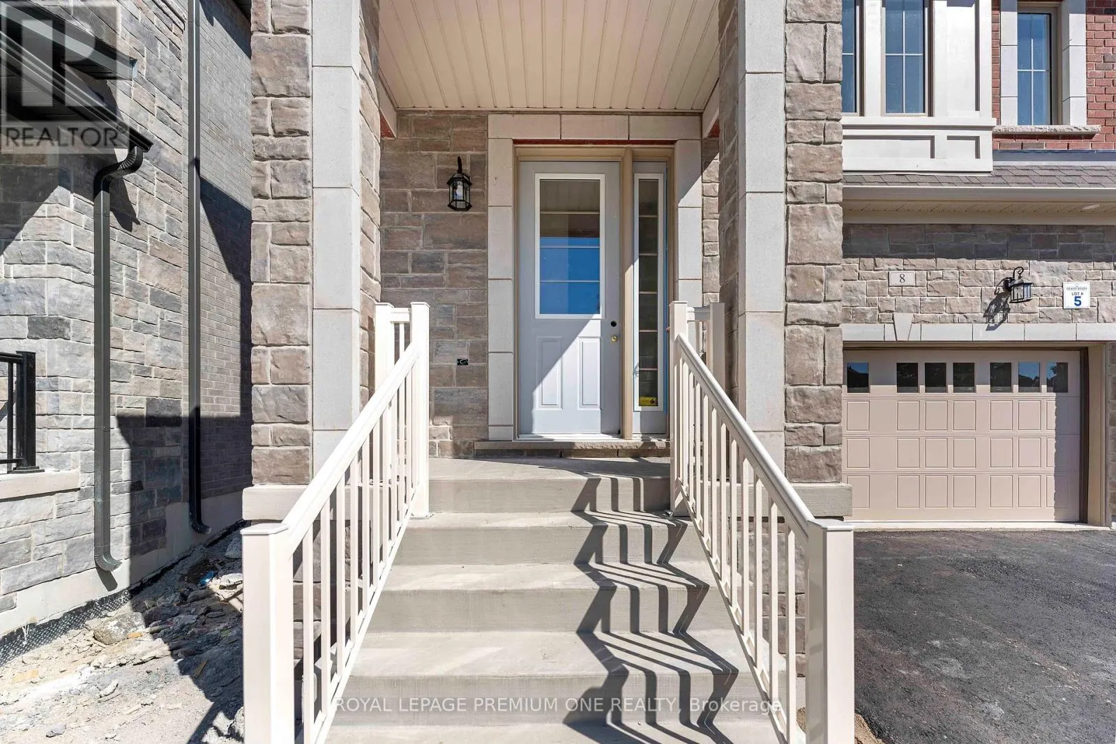 8 JACK KENNY COURT