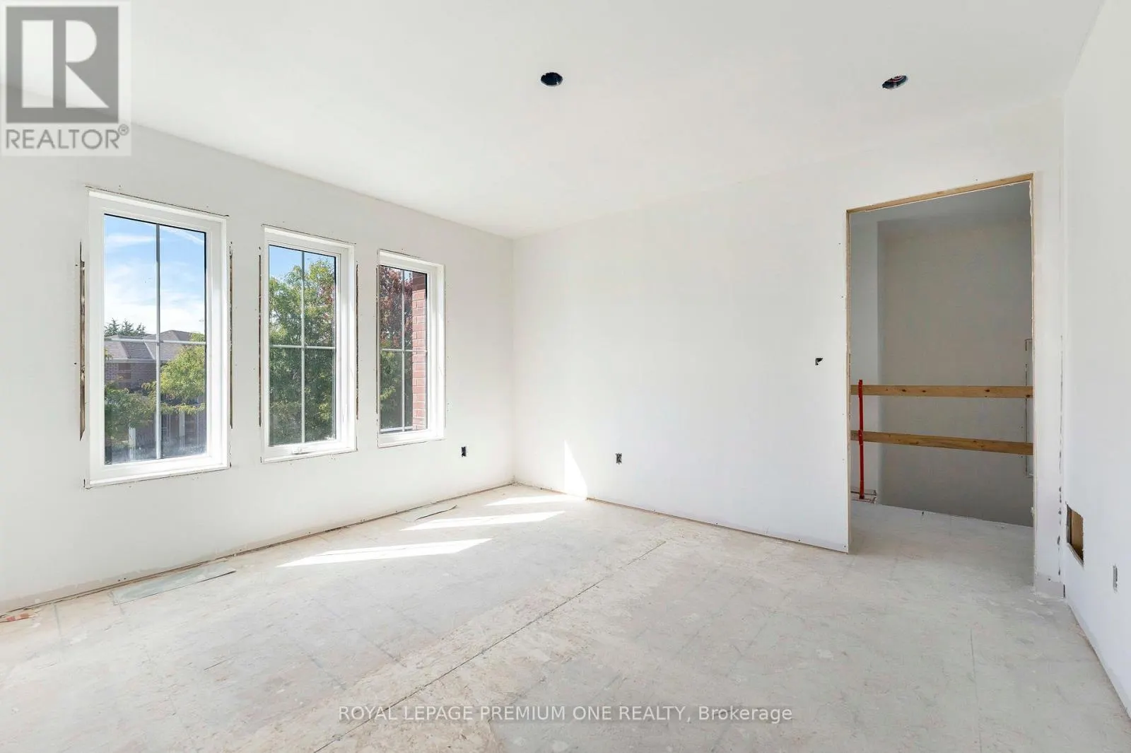 8 JACK KENNY COURT