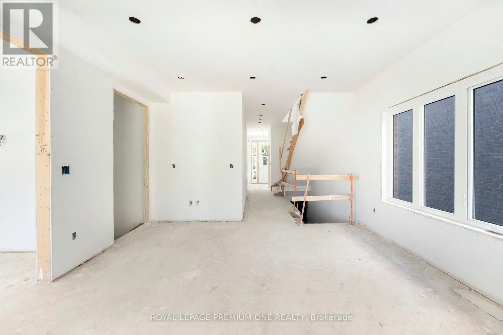 8 JACK KENNY COURT