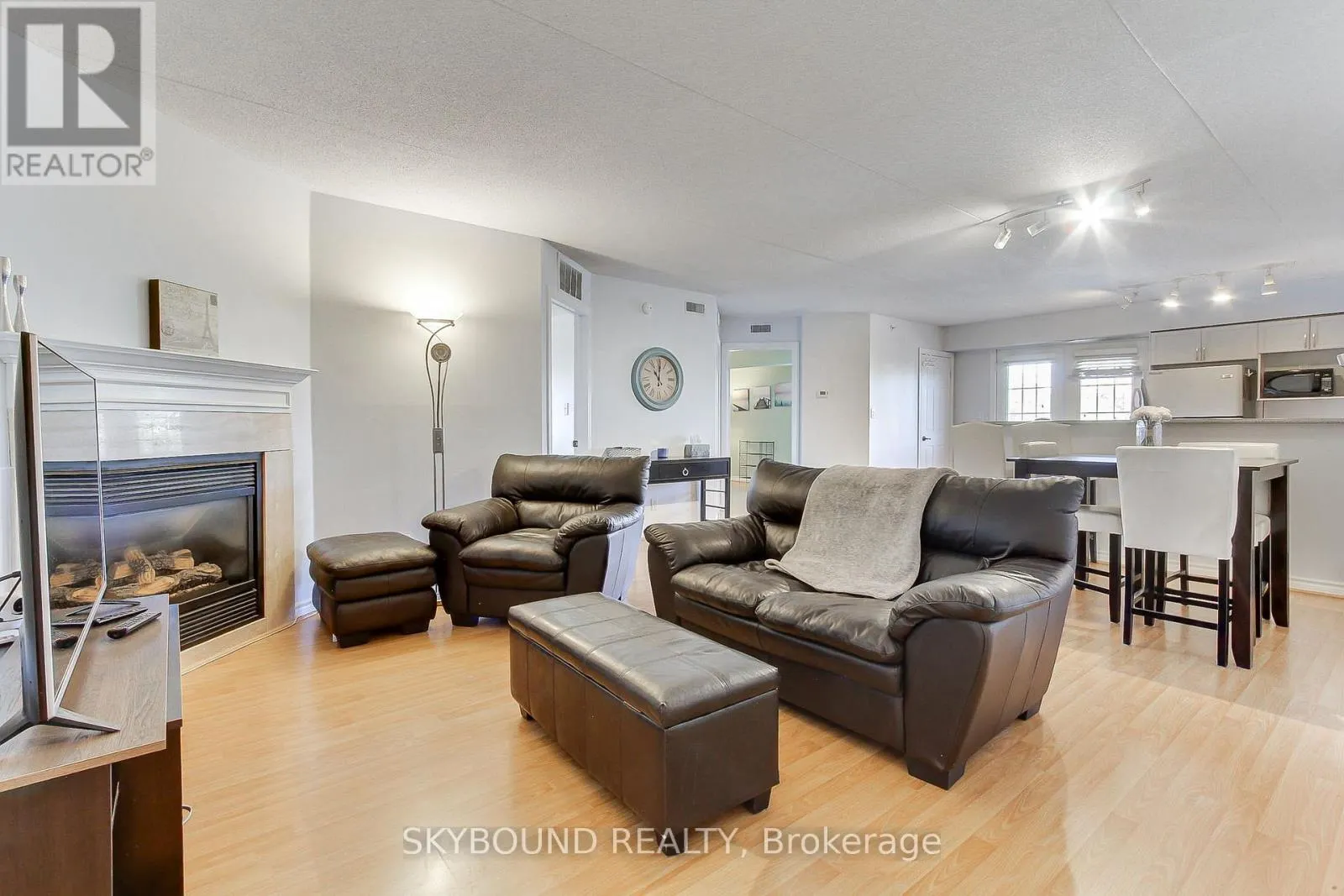 302 - 4003 KILMER DRIVE