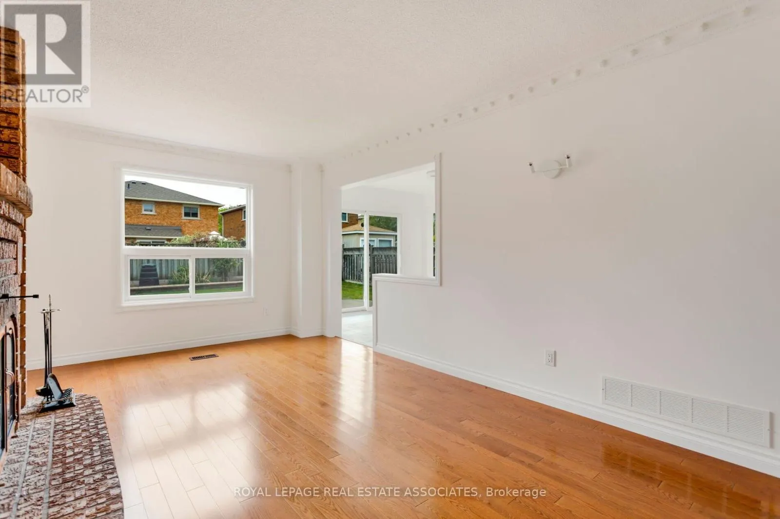 1410 WAKEHURST CRESCENT