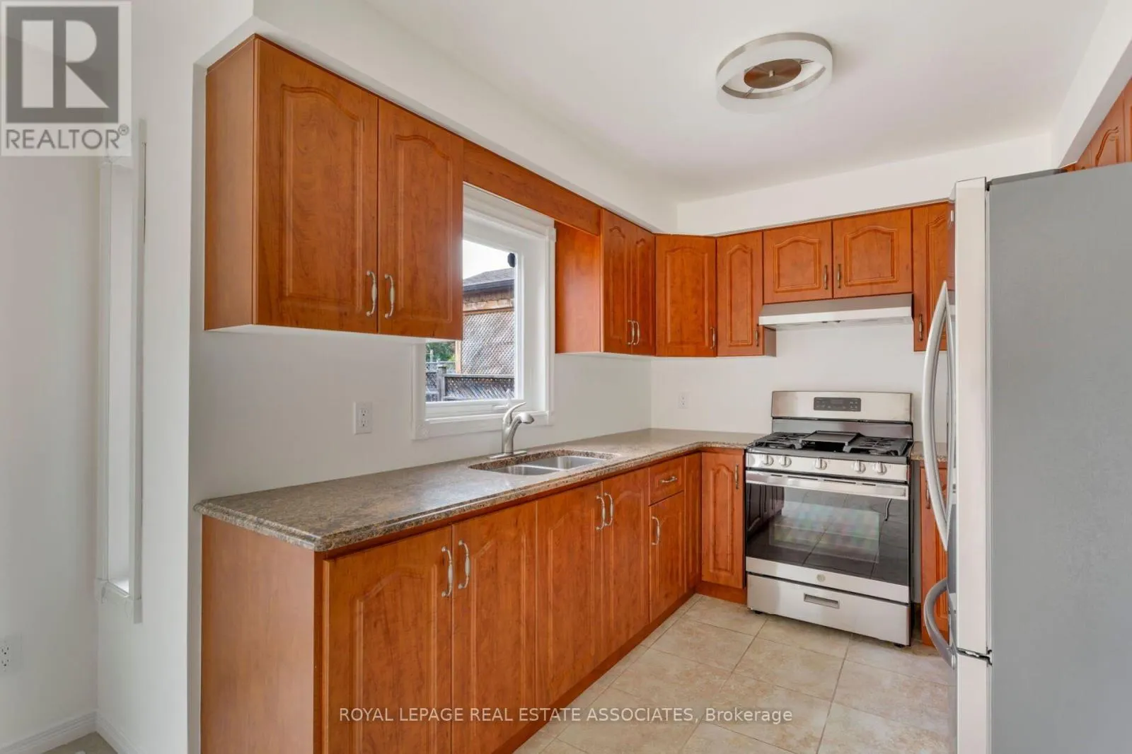 1410 WAKEHURST CRESCENT