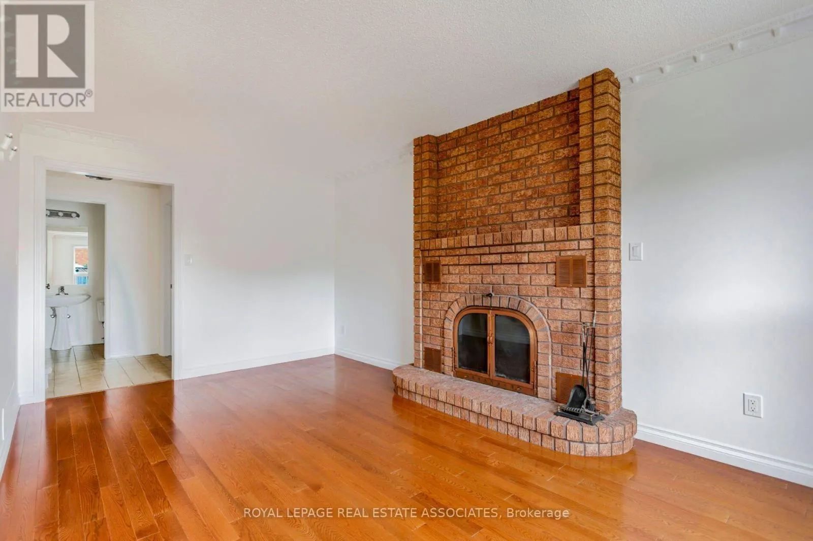 1410 WAKEHURST CRESCENT